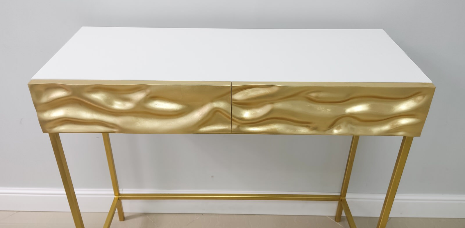 Консоль  в прихожую (эмаль, золочение, разработка ЧПУ фасадов)