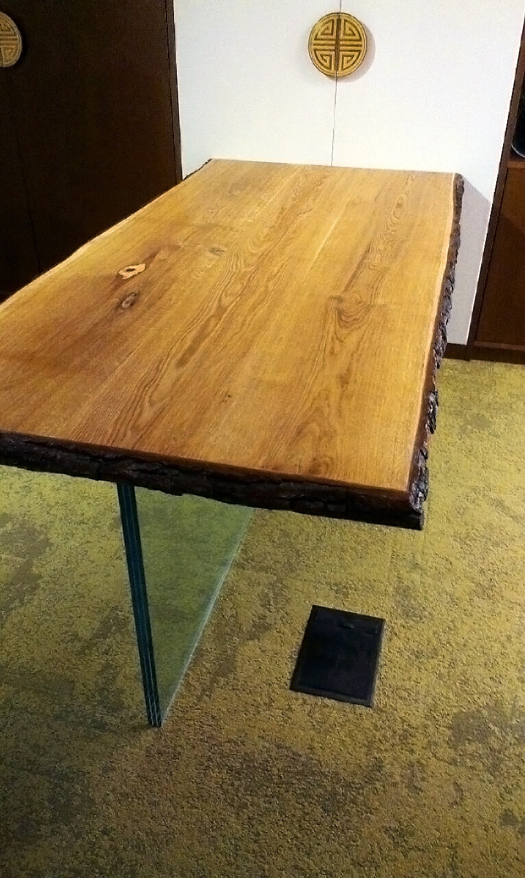 Стол в офисное пространтство