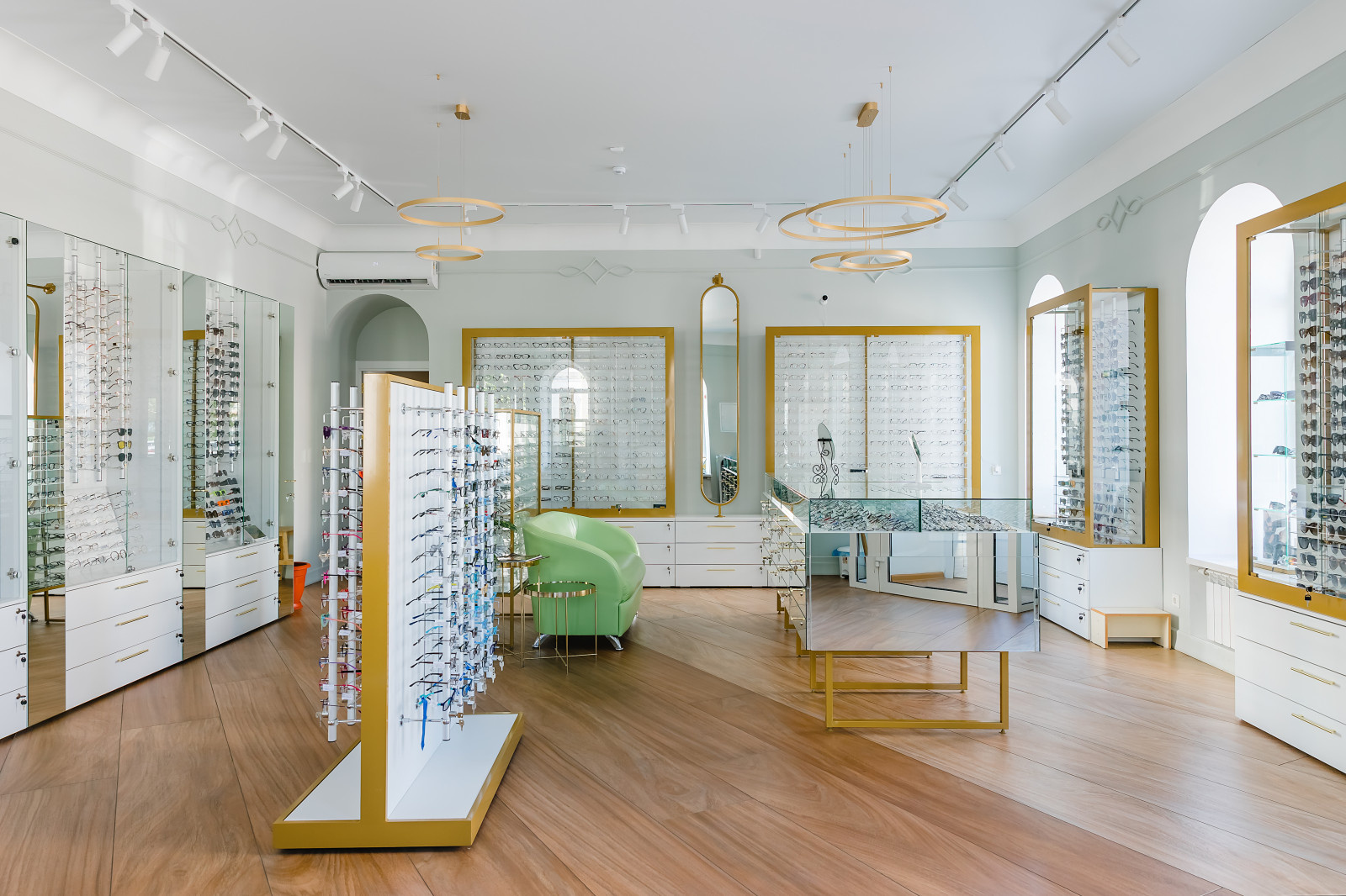 Фото Just OPTICO