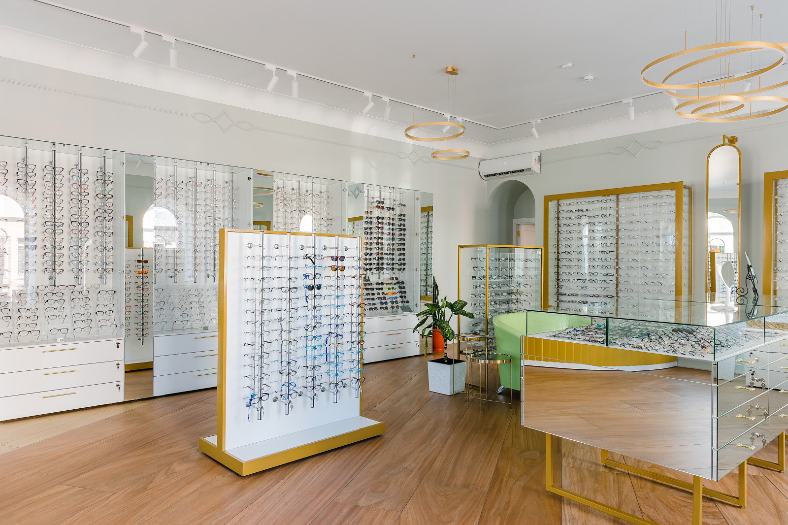 Фото Just OPTICO