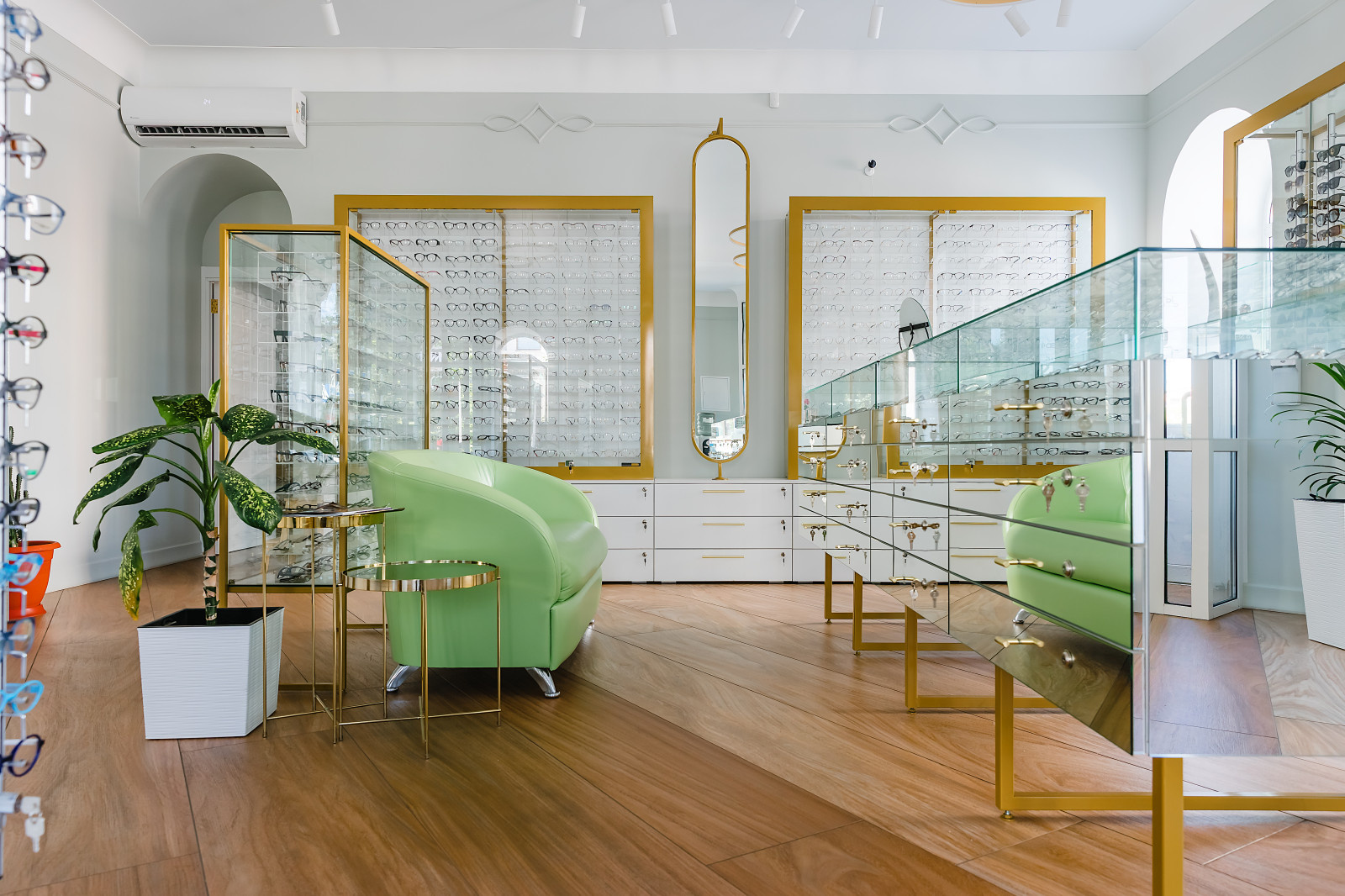 Фото Just OPTICO