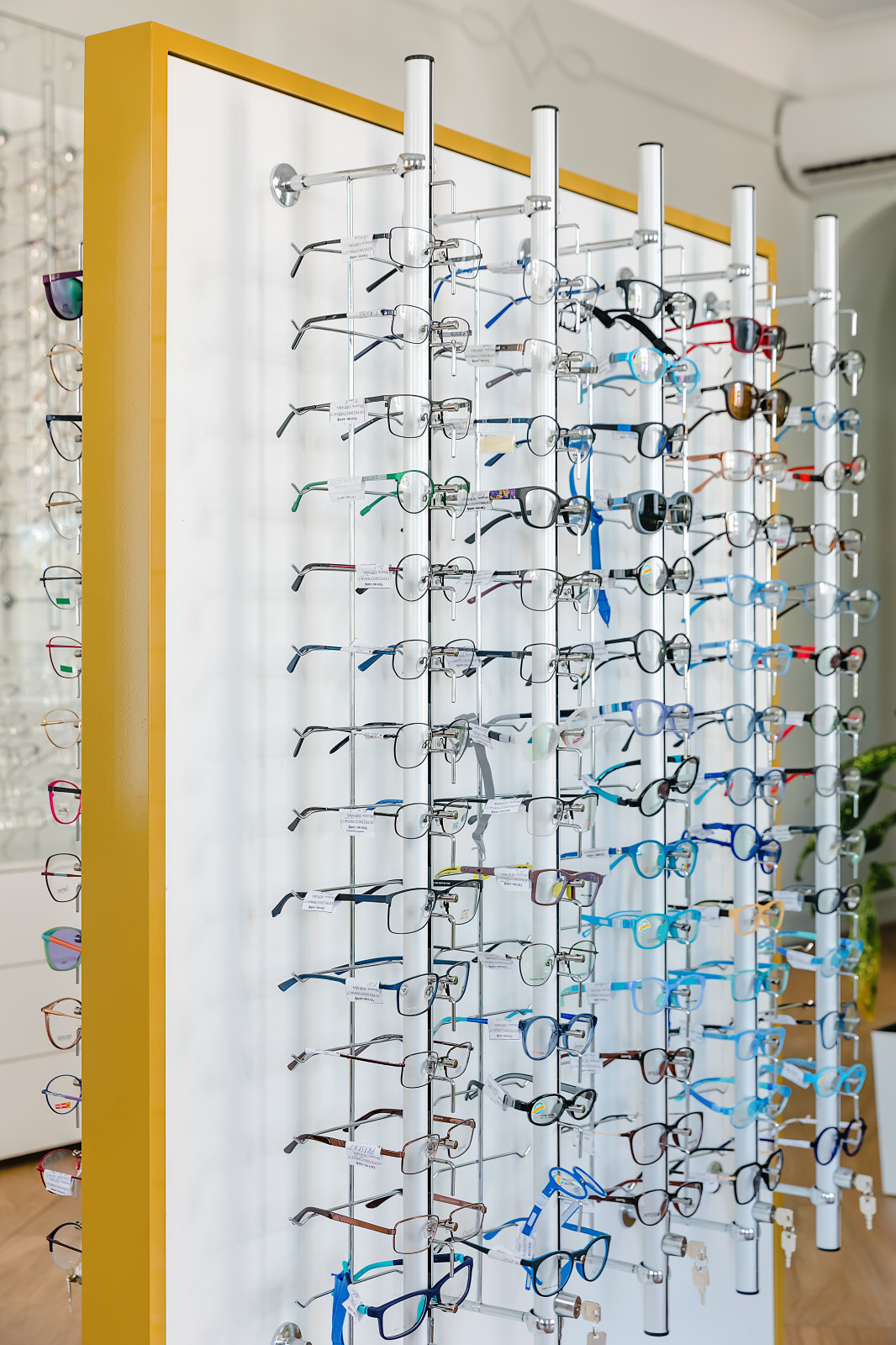 Фото Just OPTICO