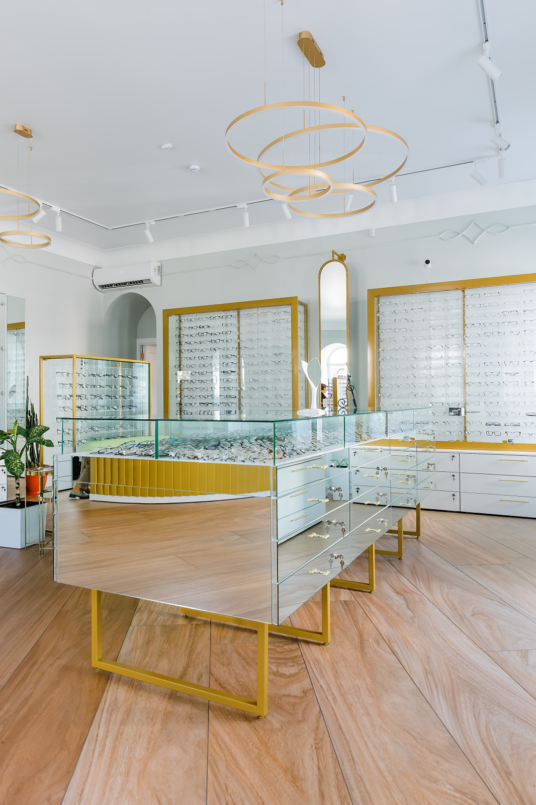 Фото Just OPTICO