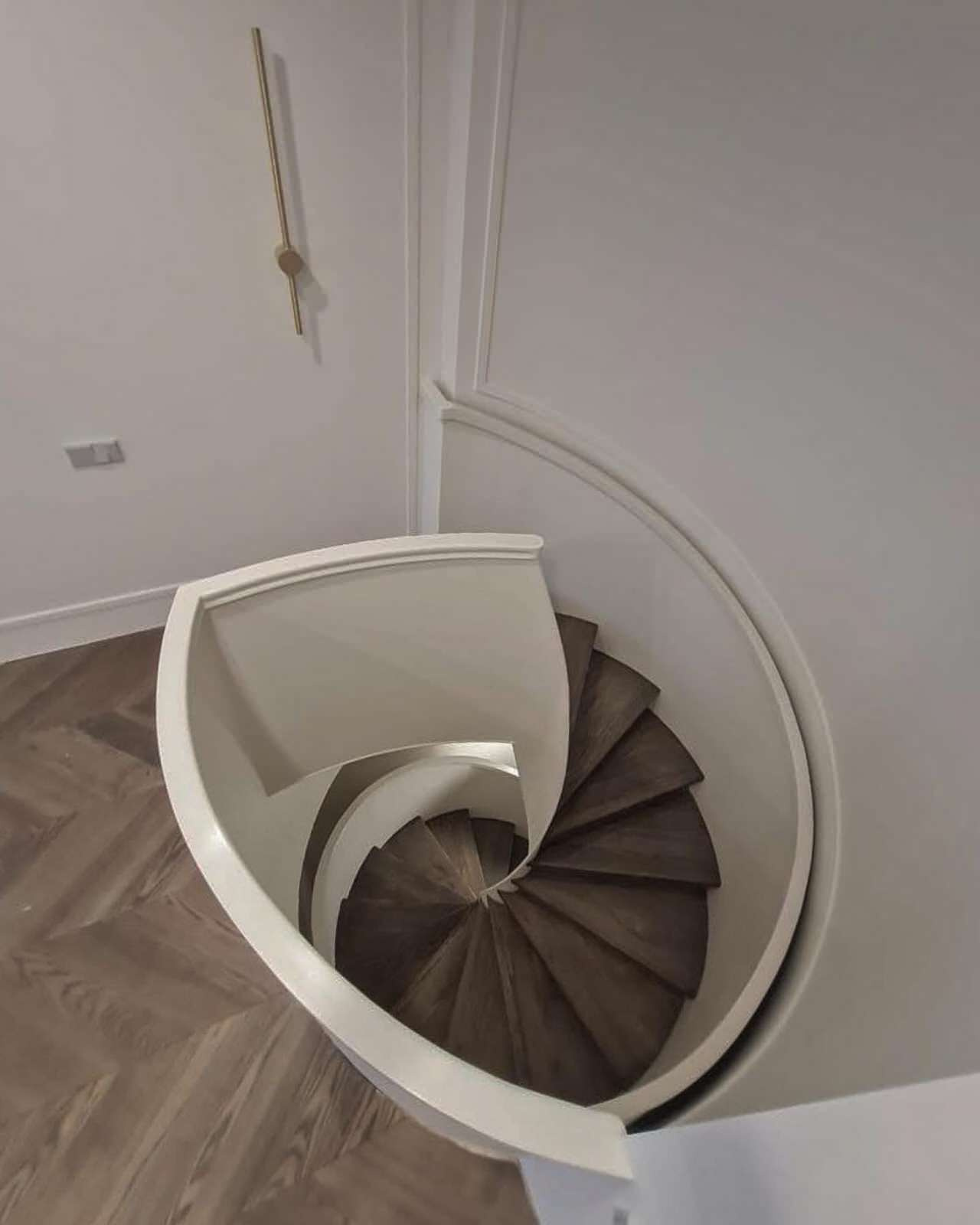 Винтовая лестница: металл каркас без отделки