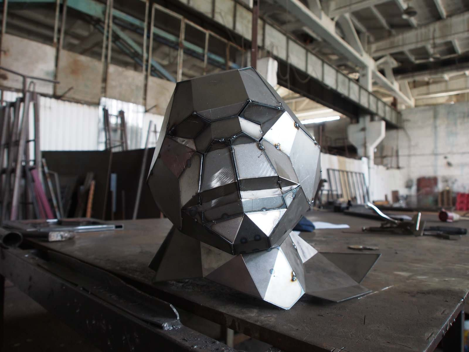 Полигональное изделие из стали Кортен