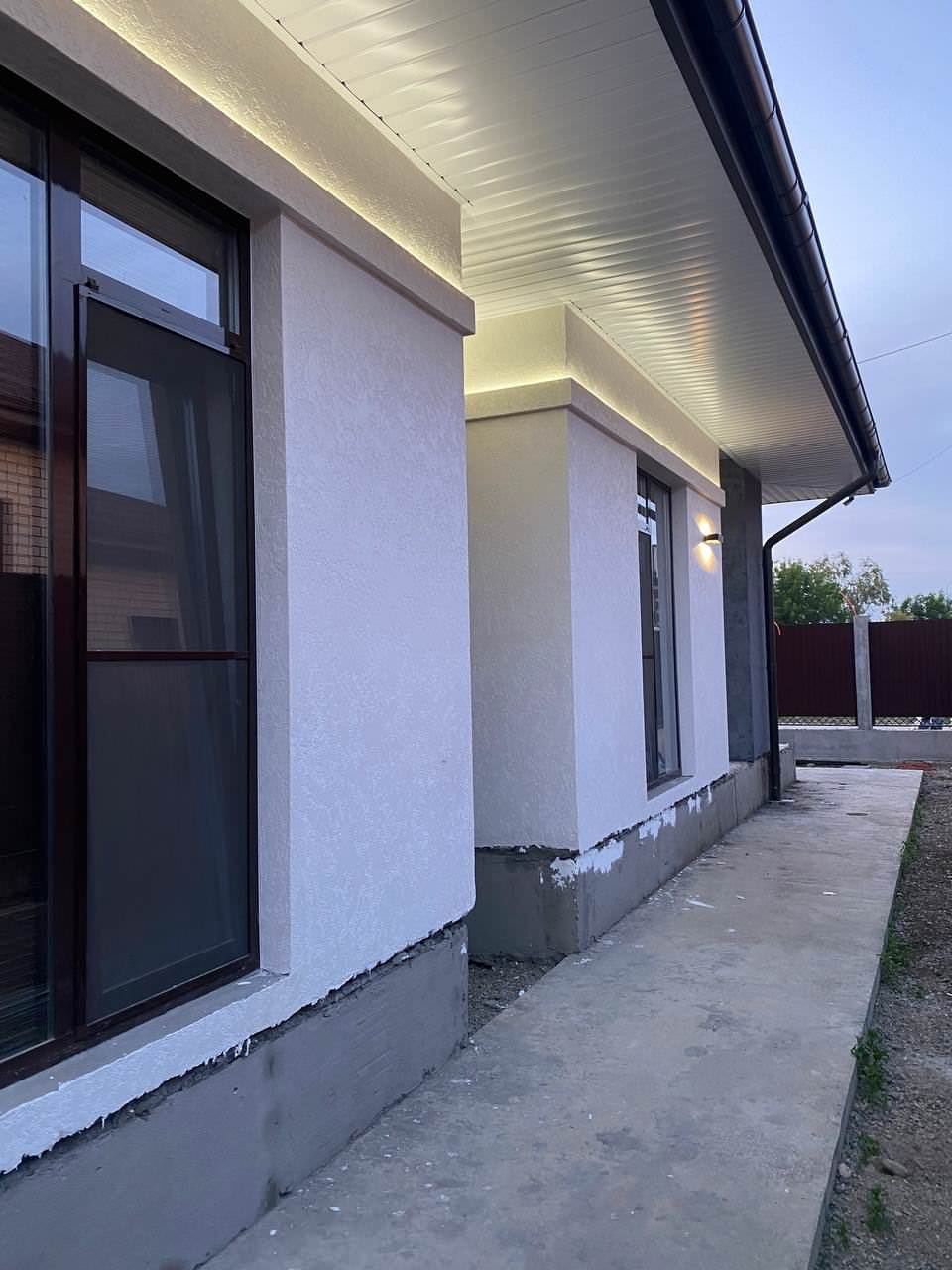 Молдинги для подсветки фасада