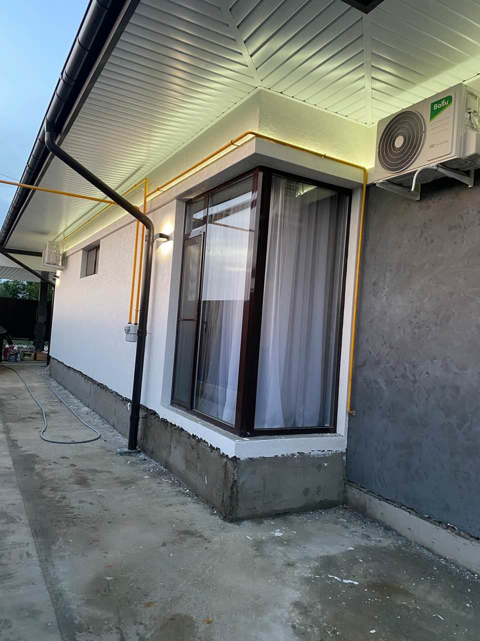 Молдинги для подсветки фасада