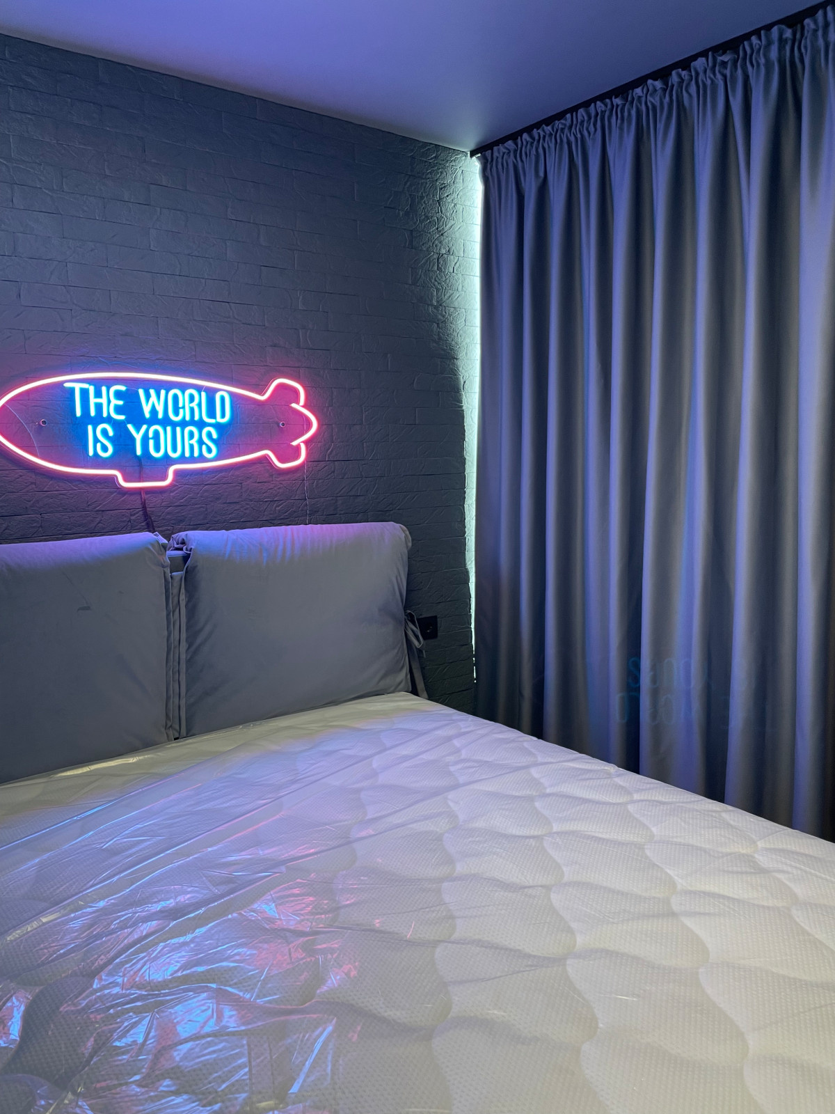 THE SMALL LOFT INTERIOR