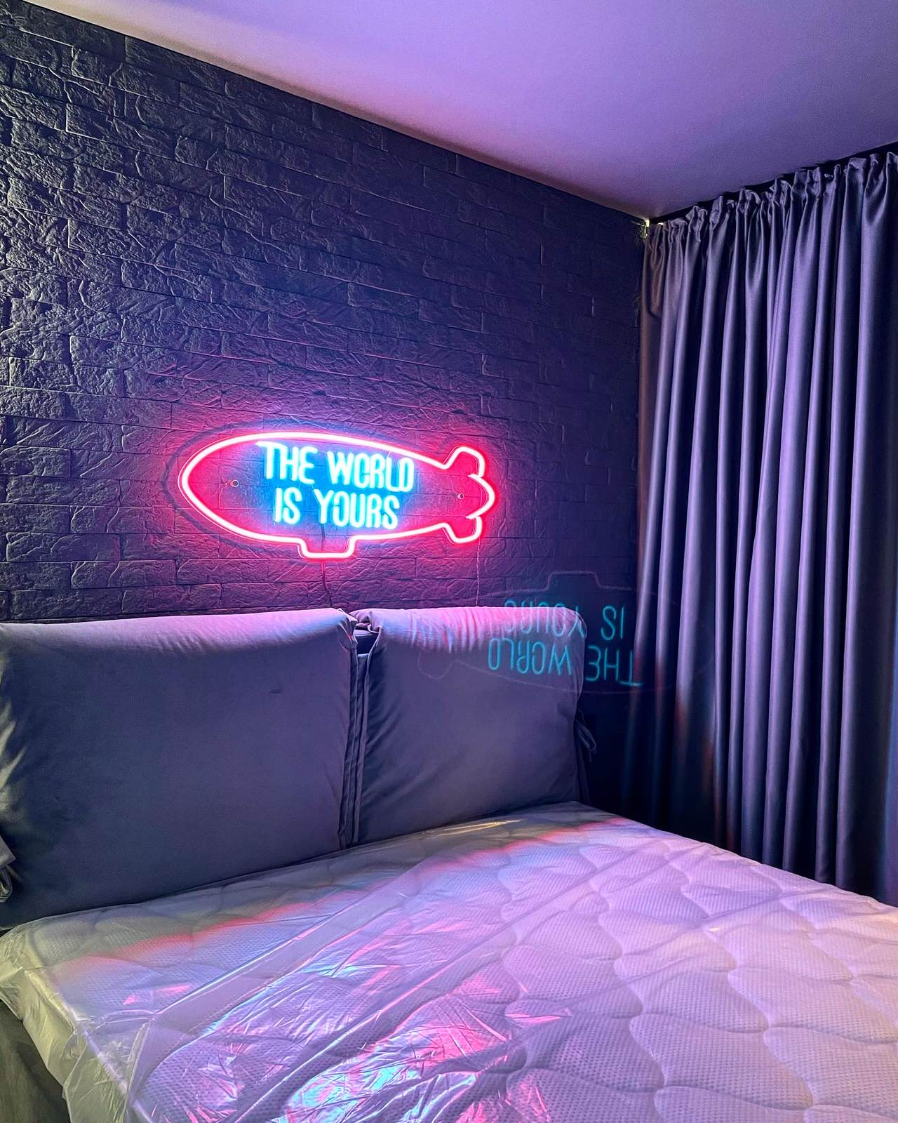 THE SMALL LOFT INTERIOR