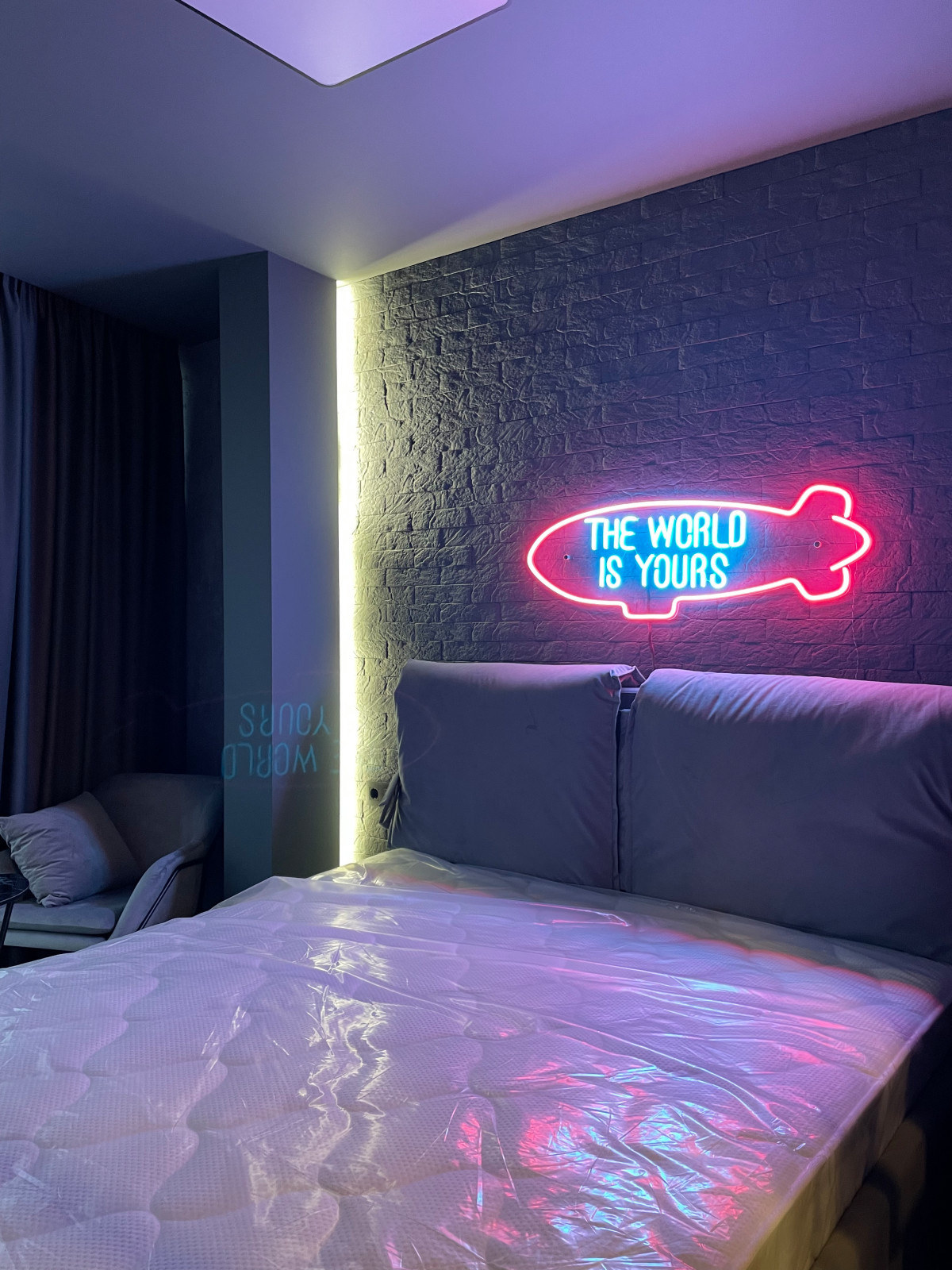 THE SMALL LOFT INTERIOR