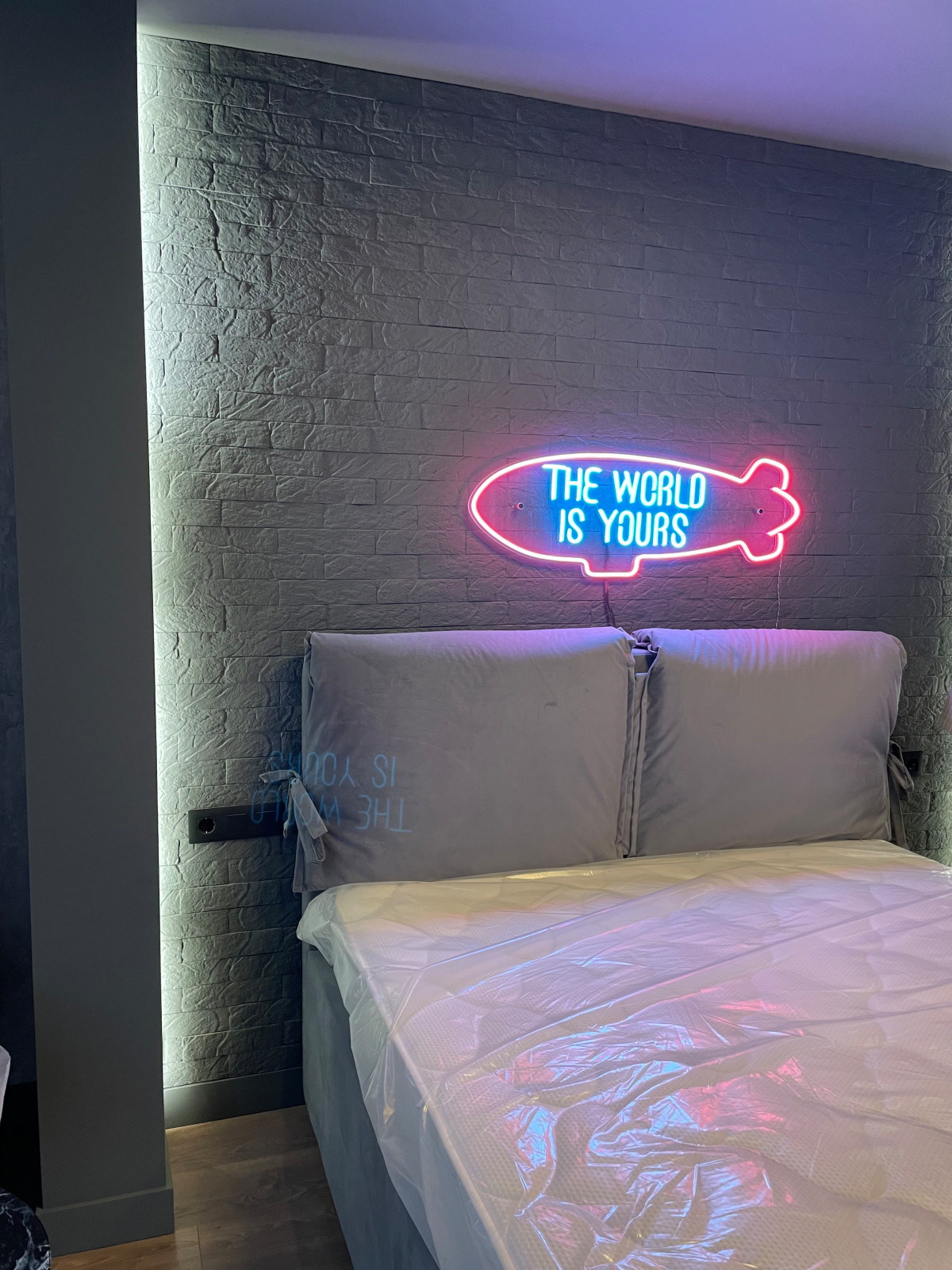 THE SMALL LOFT INTERIOR