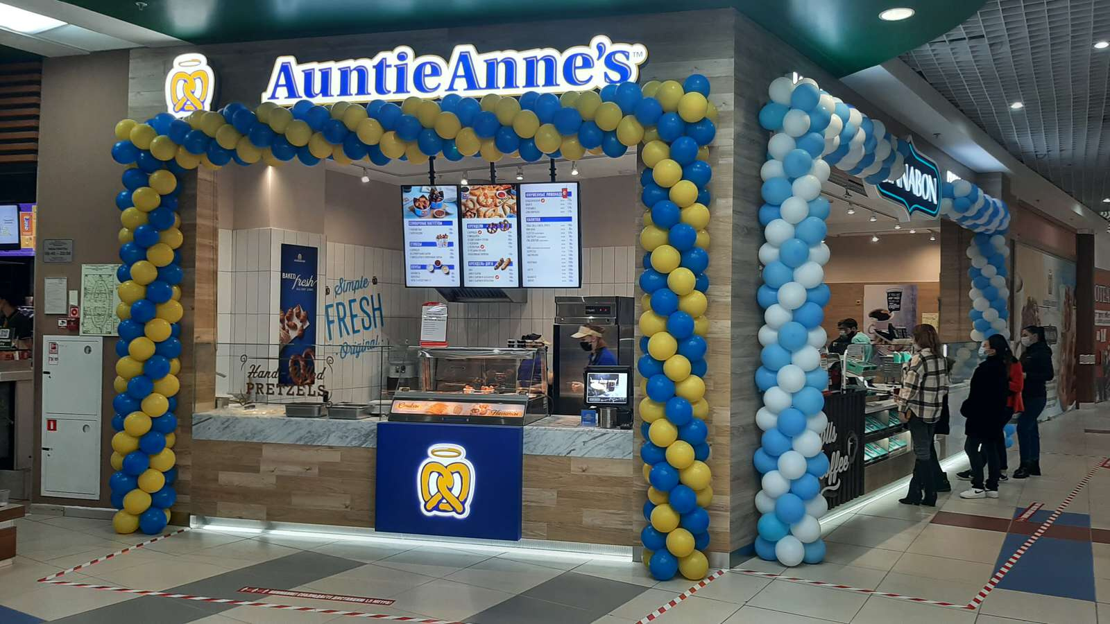 Cinnabon & Auntie Anne's