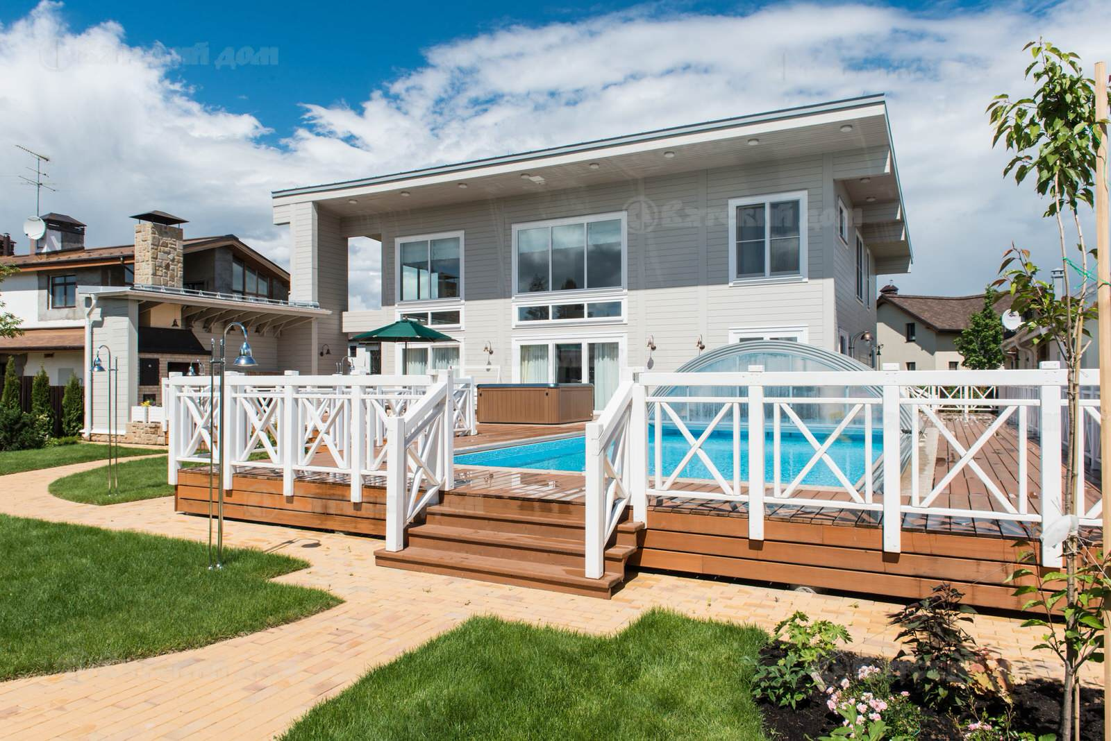 Деревянный дом из клееного бруса БК-400-33 (Вятский Дом)