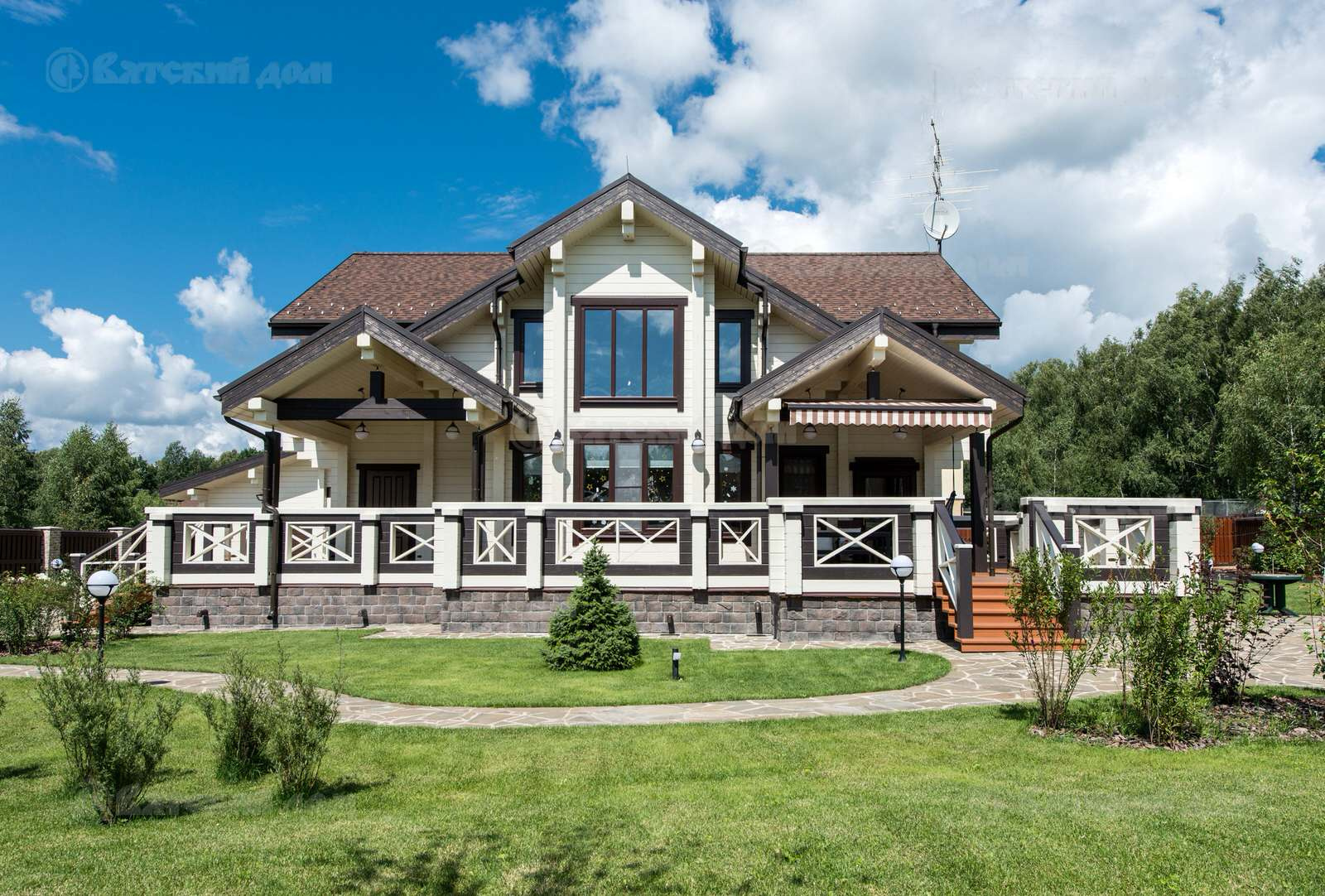 Деревянный дом из клееного бруса БК-300-75 (Вятский Дом)