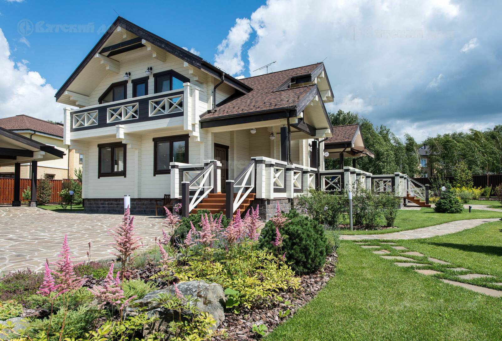 Деревянный дом из клееного бруса БК-300-75 (Вятский Дом)