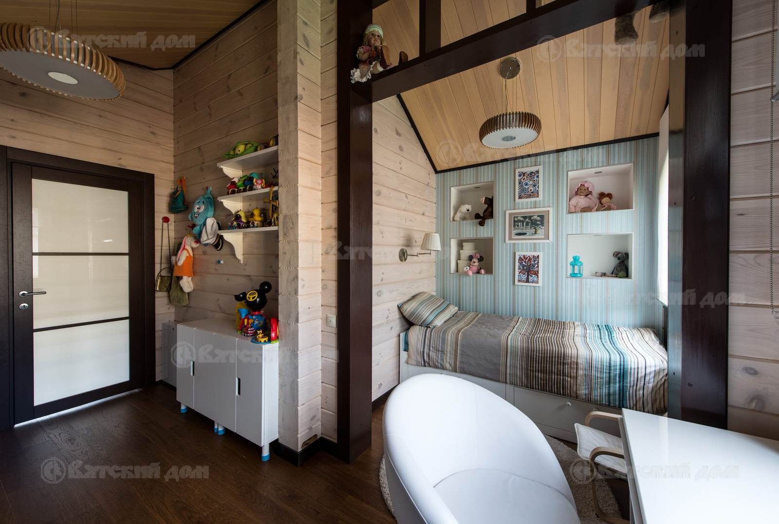 Деревянный дом из клееного бруса БК-300-75 (Вятский Дом)