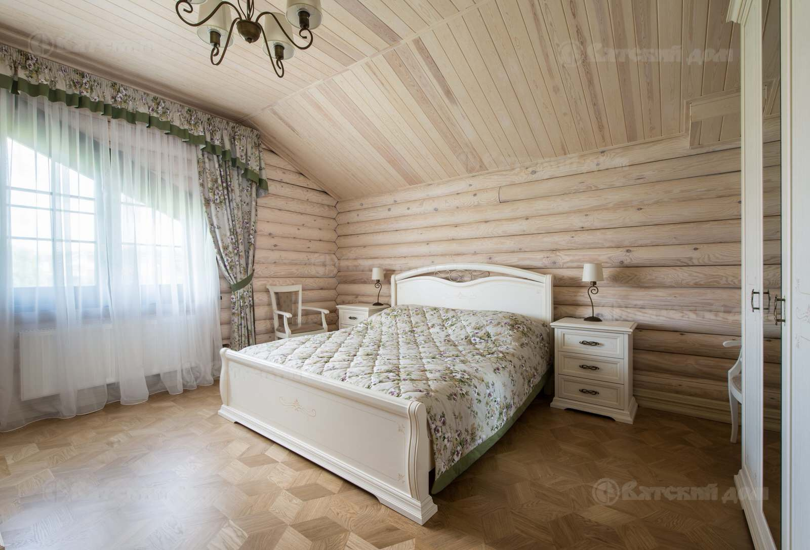 Деревянный дом из оцилиндрованного бревна ОБ-300-31 (Вятский Дом)