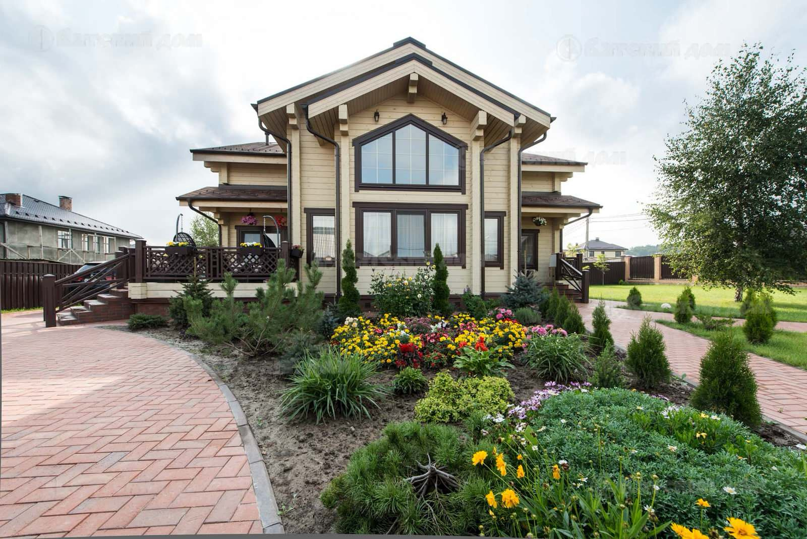 Деревянный дом из клееного бруса БК-300-46 (Вятский Дом)