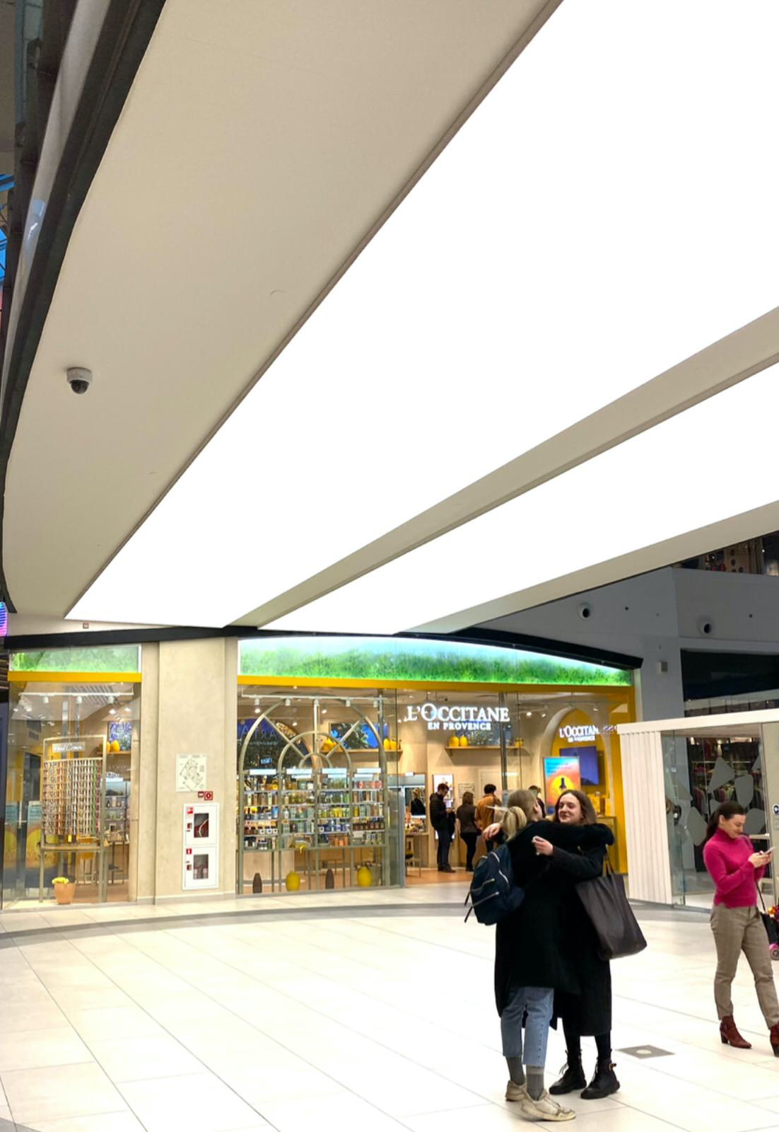 Обложка проекта: Световой потолок в торговом центре