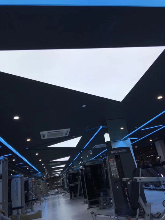 Обложка проекта: Световой натяжной потолок в фитнес клубе