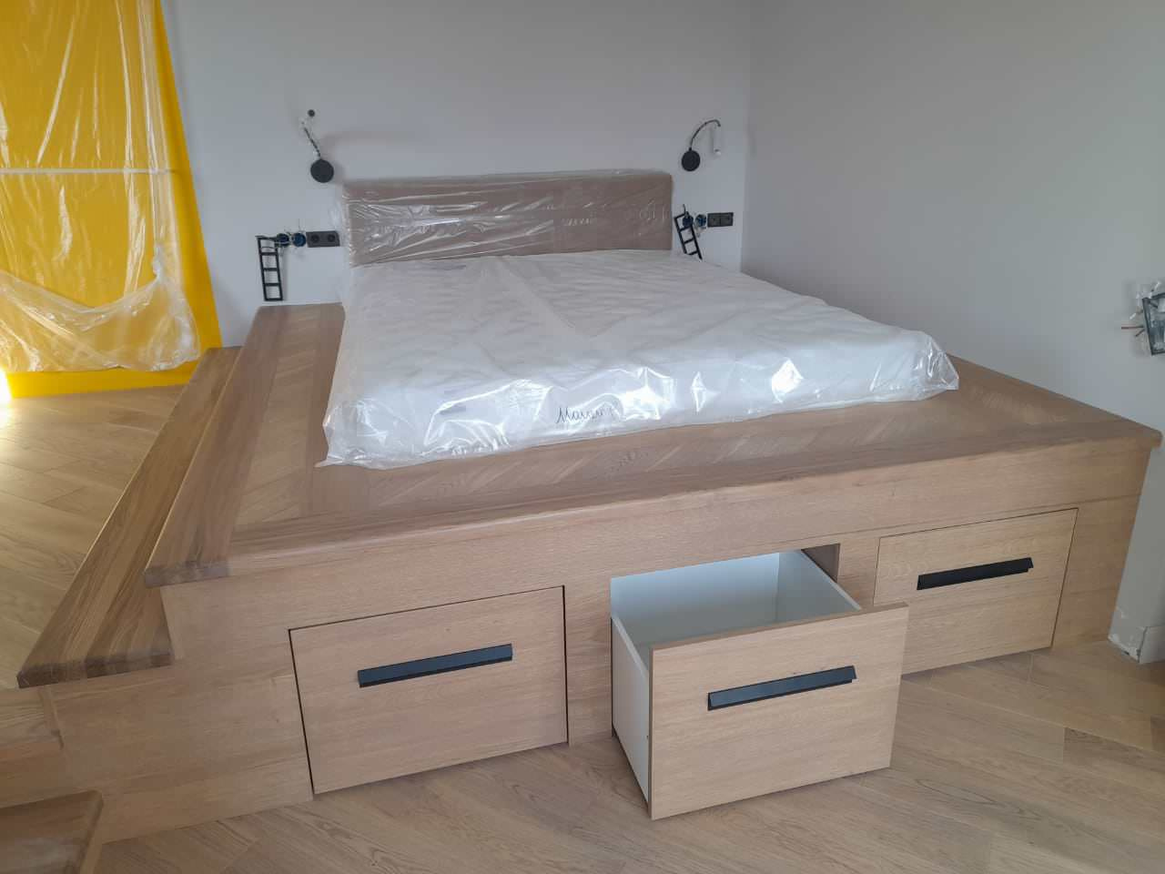 Детская с подиумом