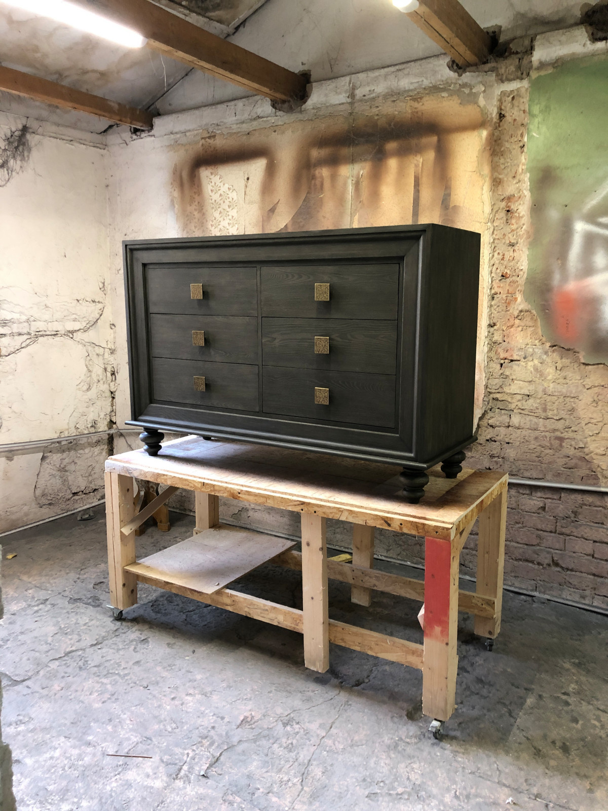 Комод из массива ясеня