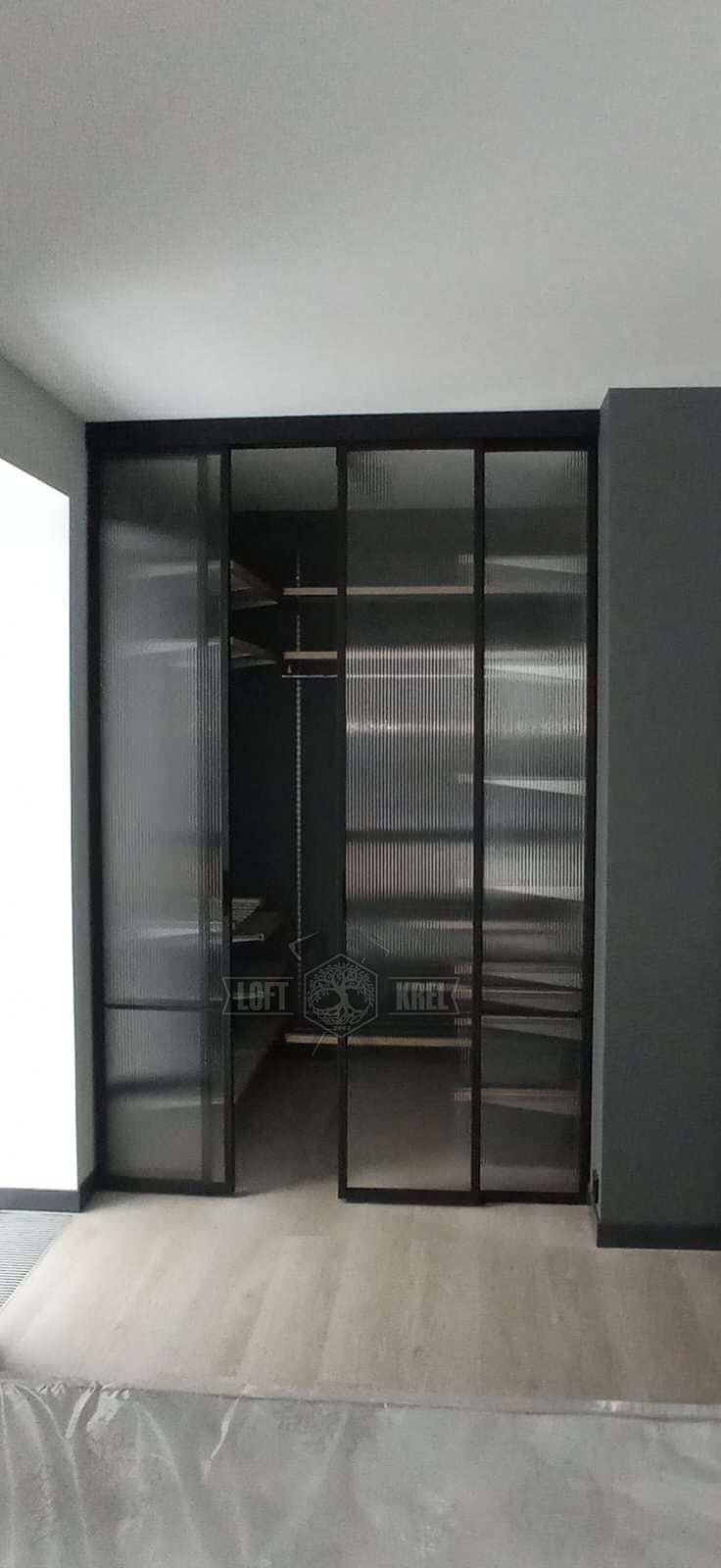 Перегородка для гардеробной комнаты