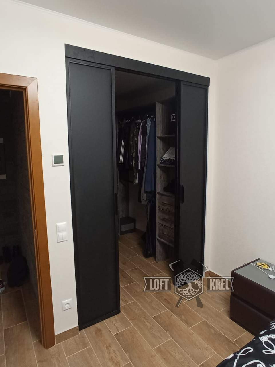 Перегородка для гардеробной комнаты