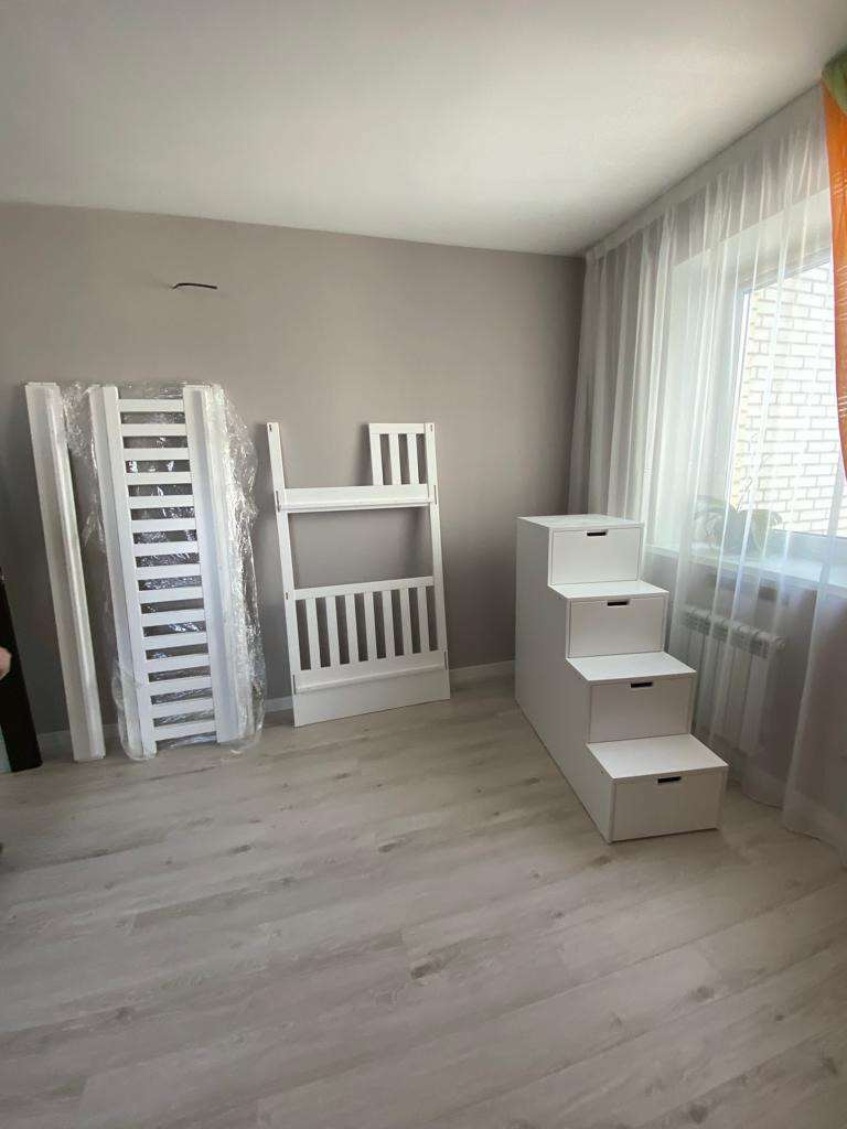 Двухъярусная кровать с лестницей-комодом