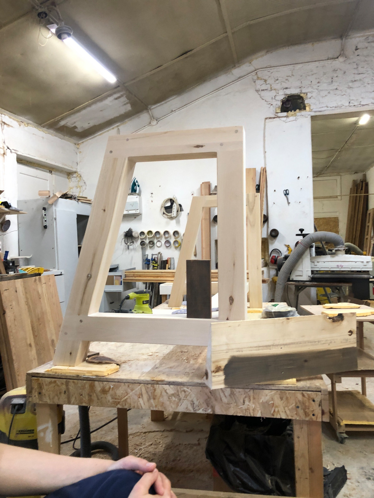 Рабочий стол из массива бука и липы