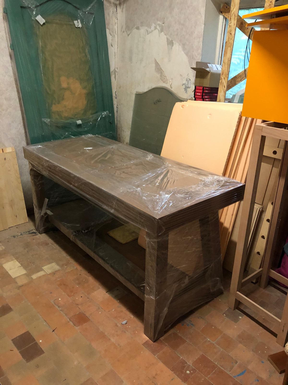 Рабочий стол из массива бука и липы