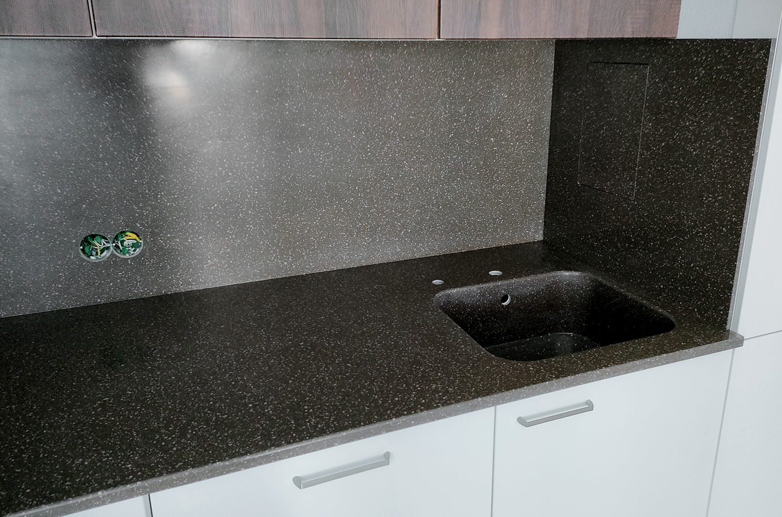 Подоконник-столешница из искусственного камня Grandex для кухни