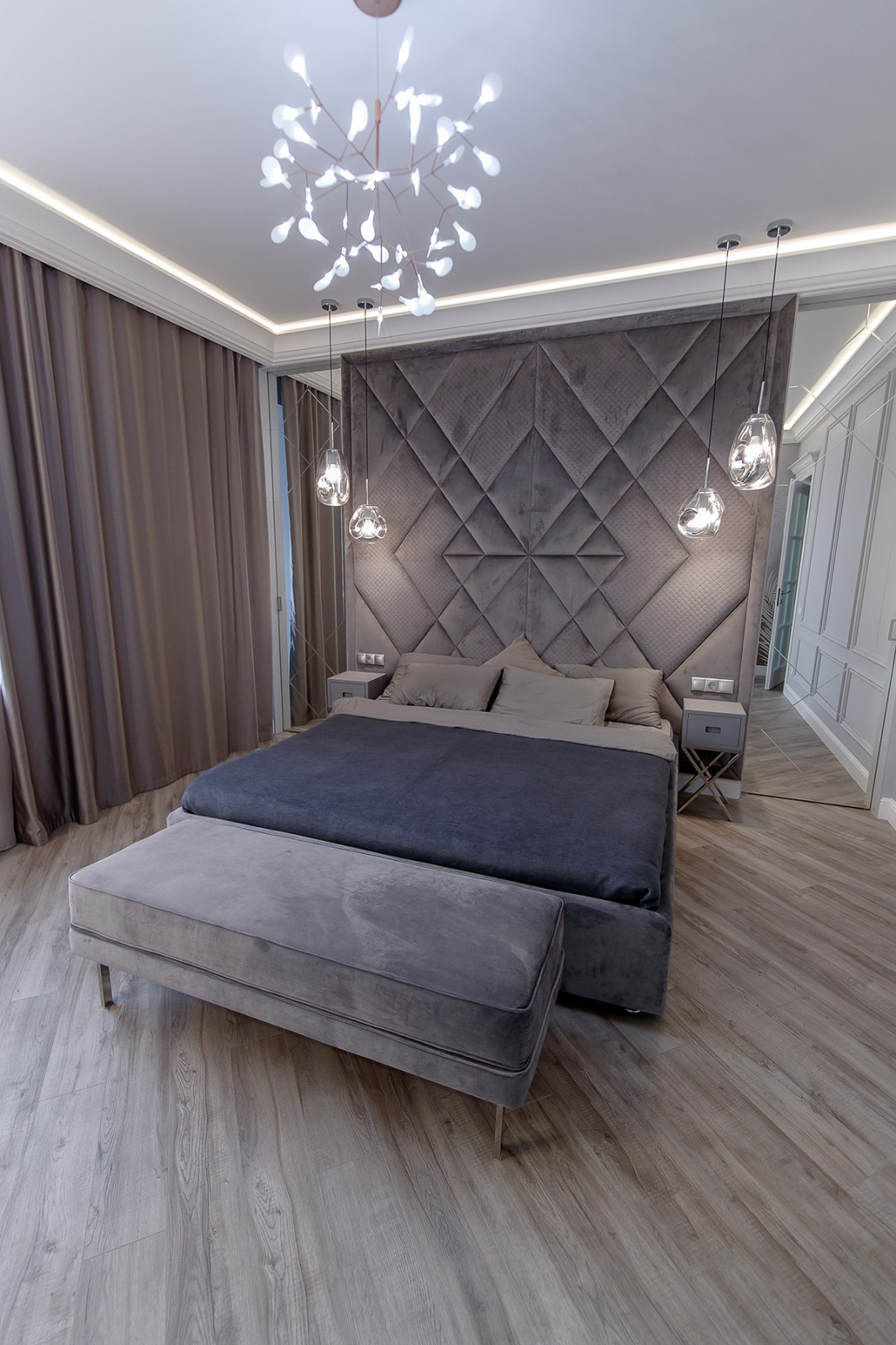 Реализация спальни "Современная классика" в серых тонах