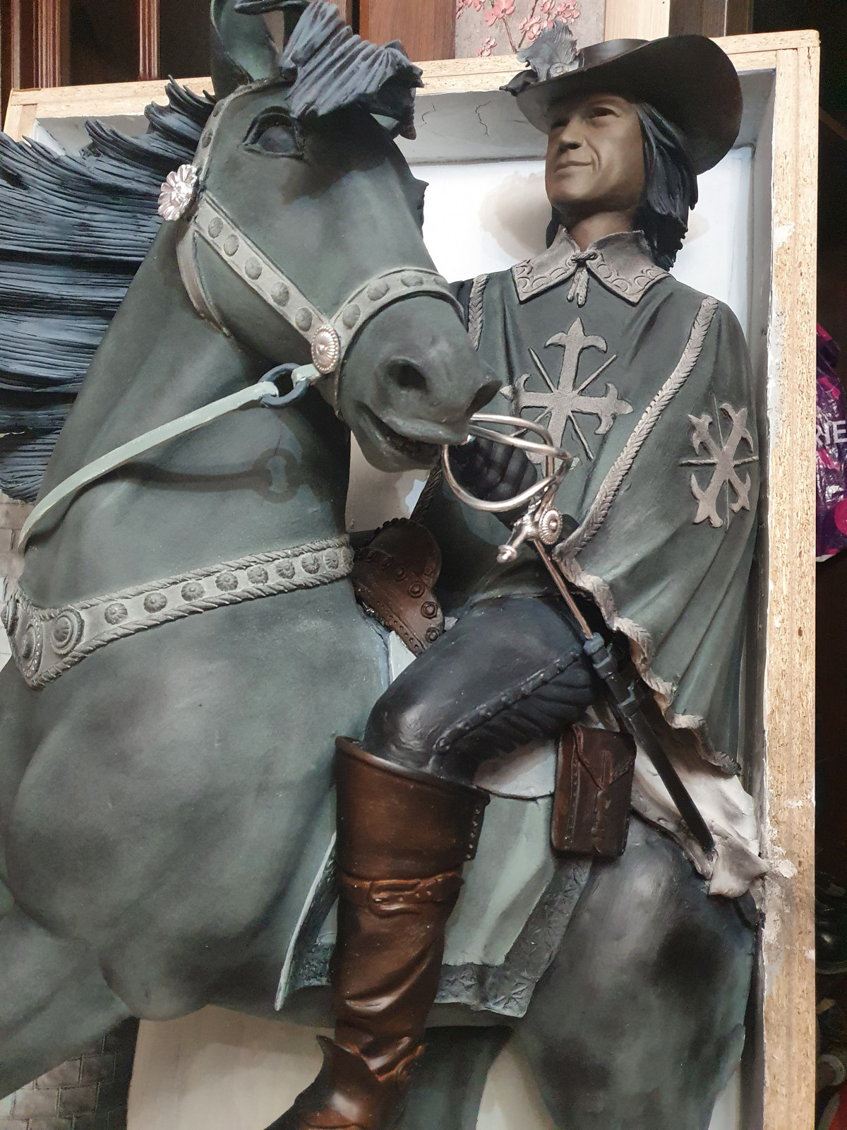 Барельеф "Мушкетер"