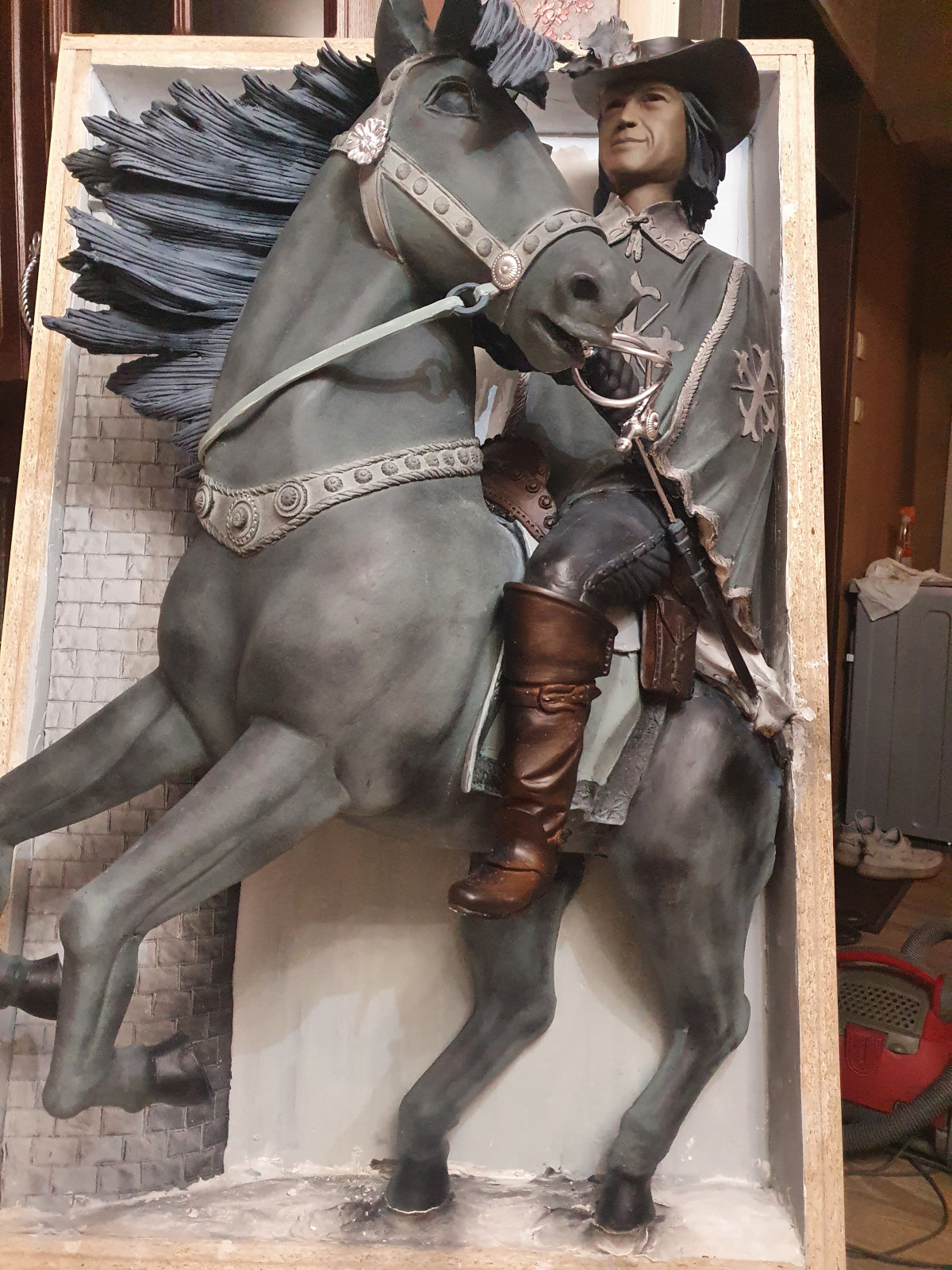 Барельеф "Мушкетер"