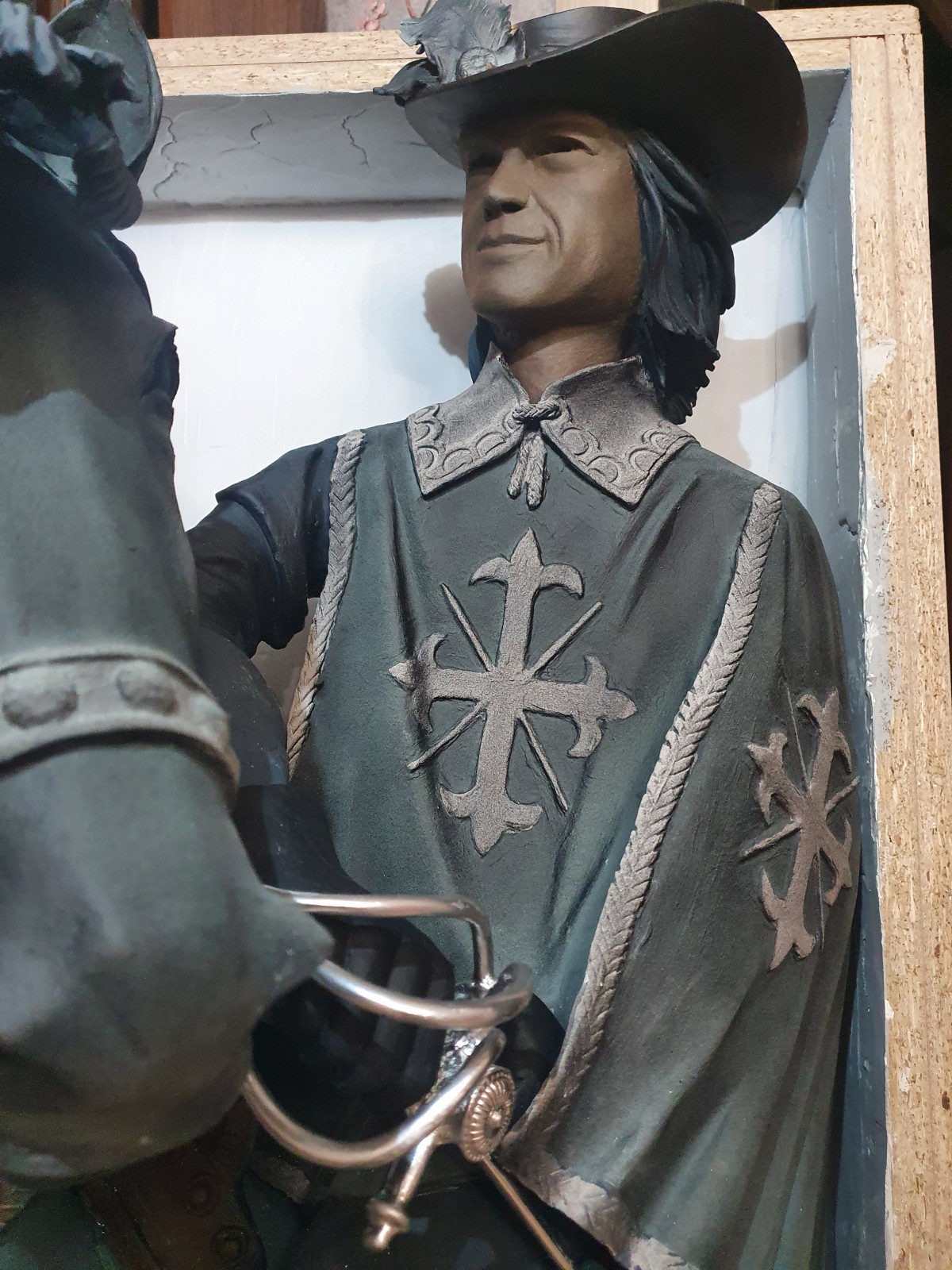 Барельеф "Мушкетер"