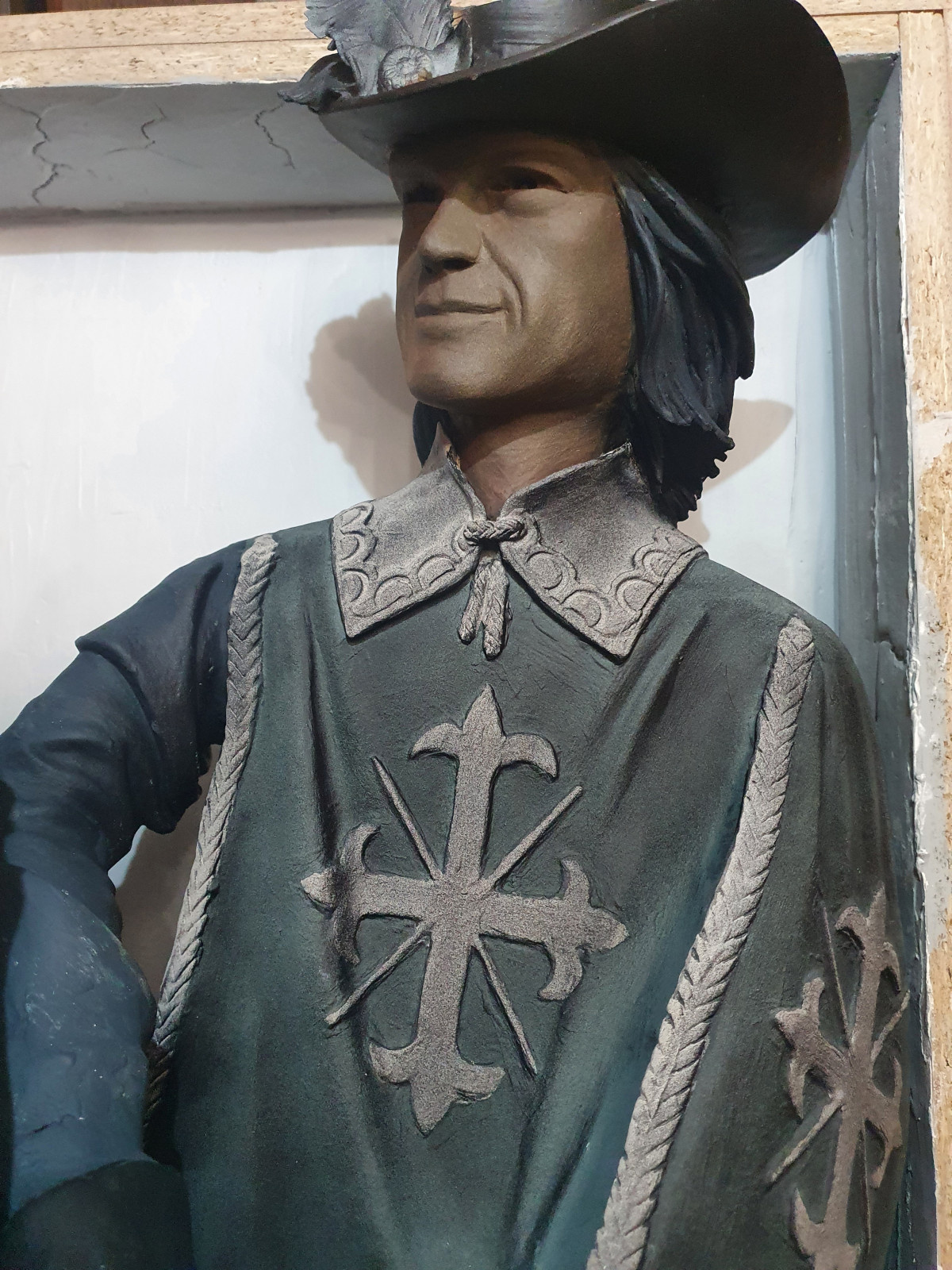 Барельеф "Мушкетер"