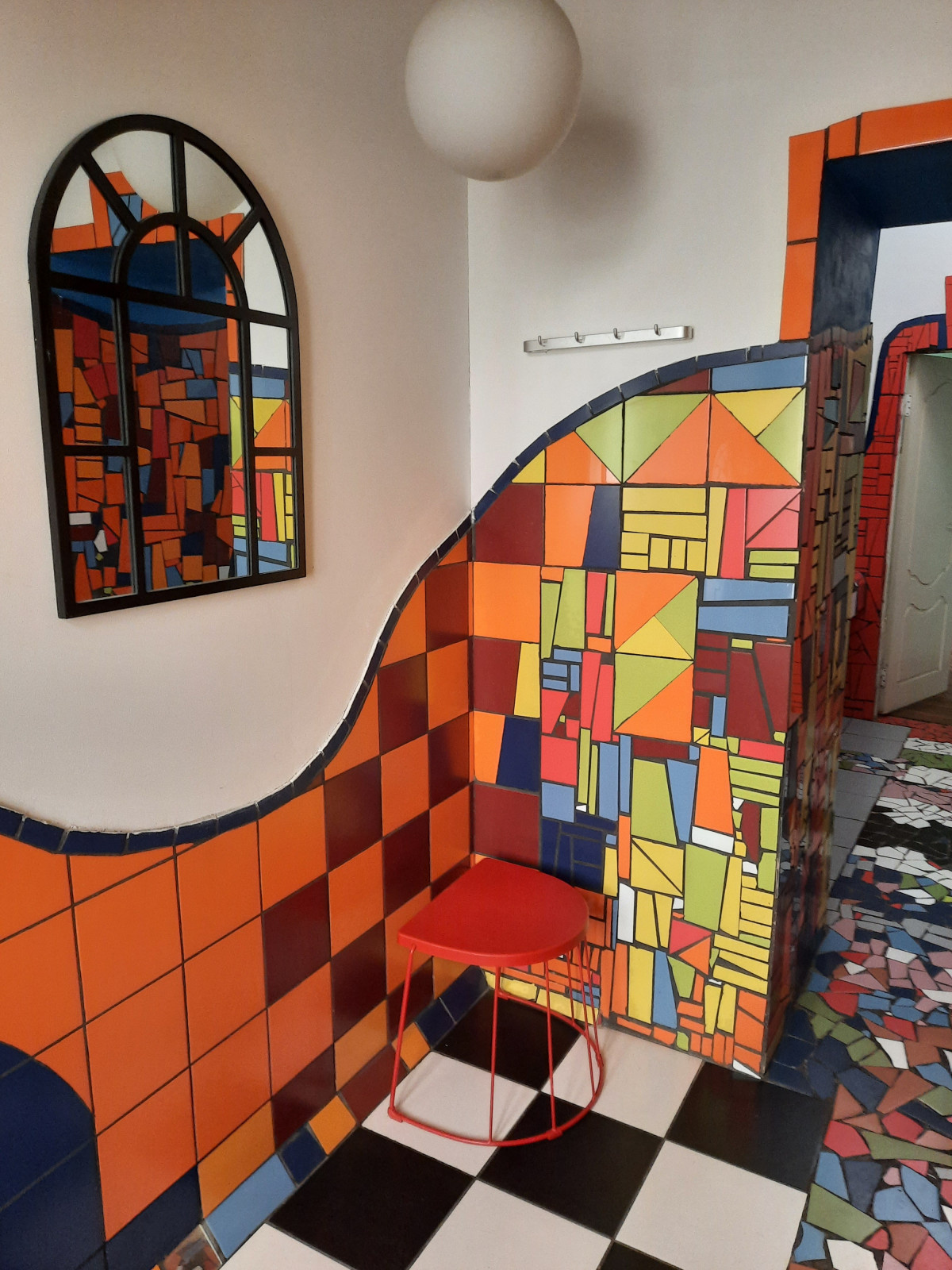 Институт Географии - Туалеты в стиле Хундертвассера