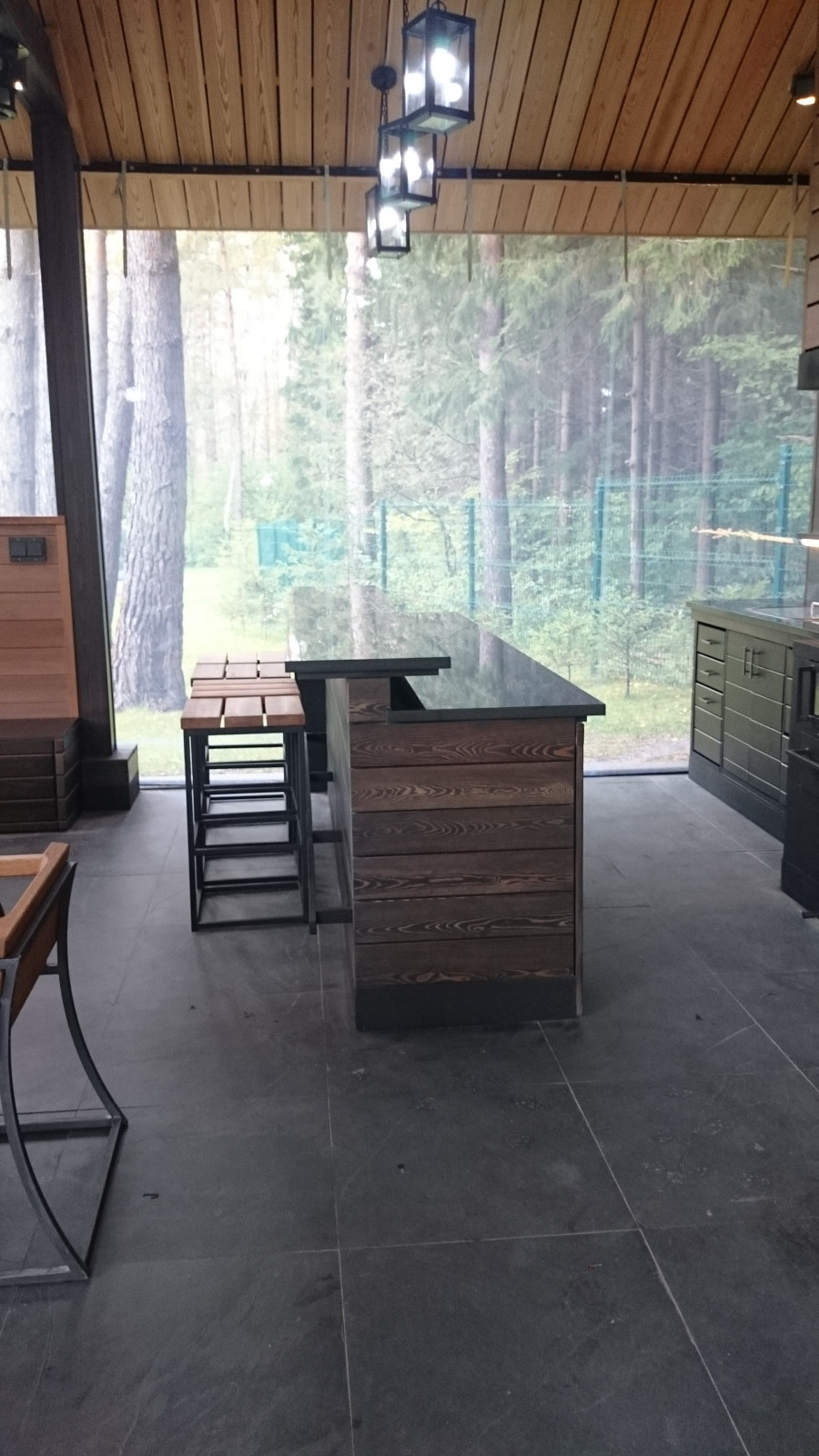 Беседка–барбекю в п. «Заокские просторы»