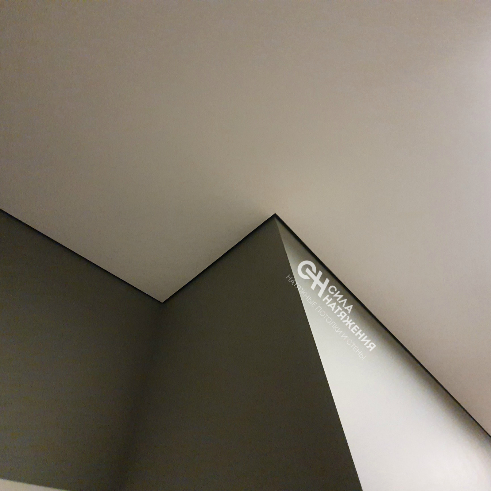 Тканевый потолок на теневом профиле Euroslott