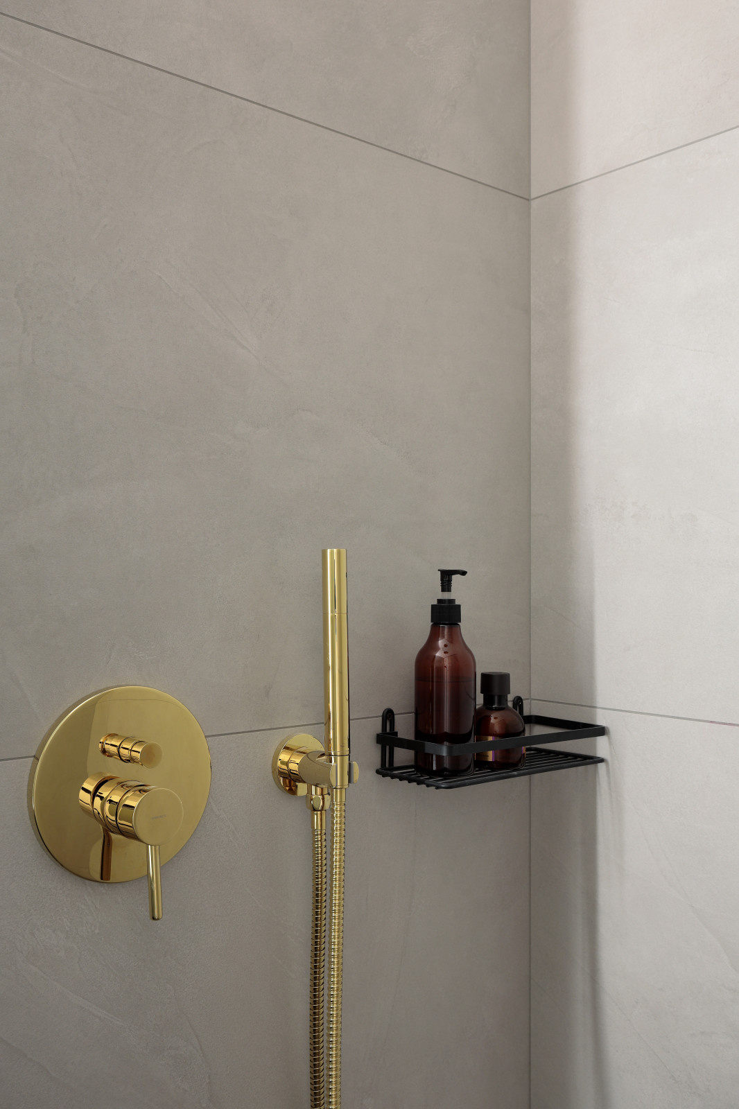 Stylish apartment with masterbedroom and home office