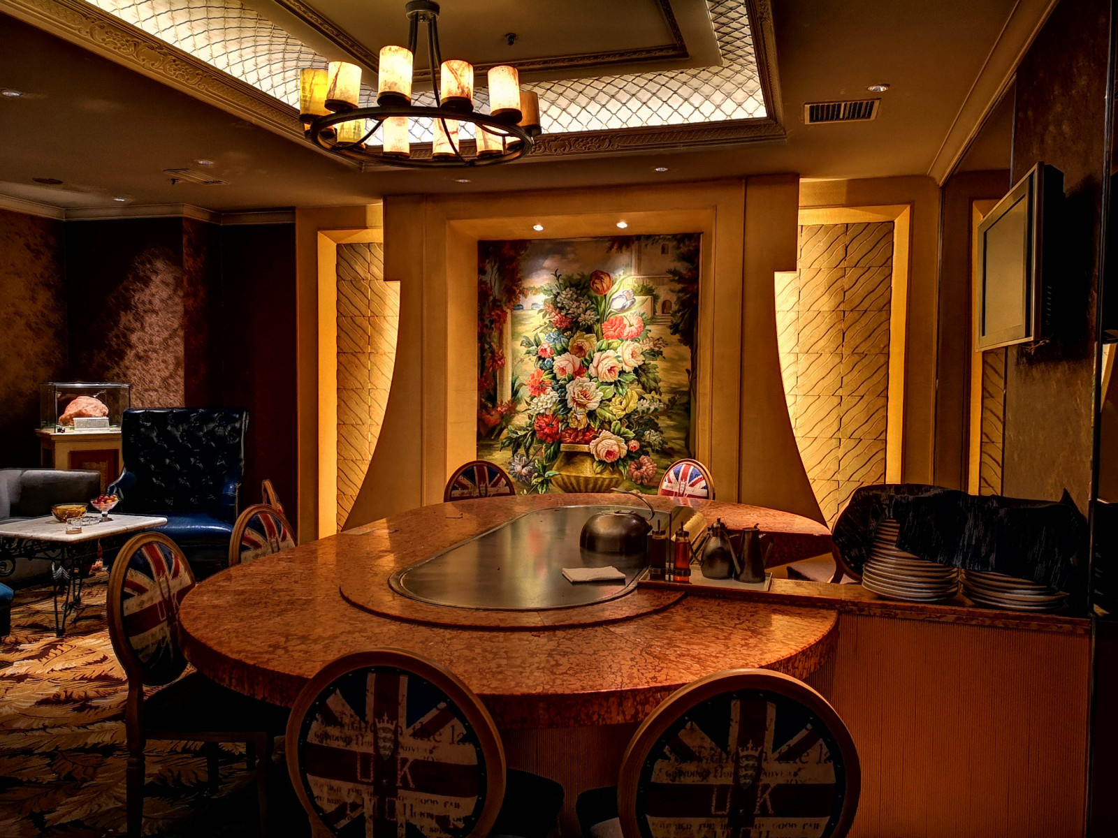 lighting decoration in restaurant