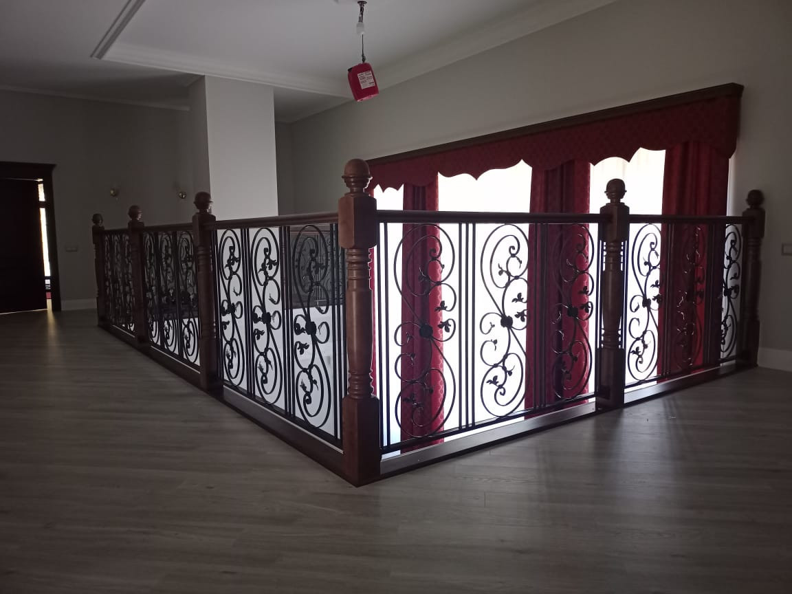 Кованное ограждение второго этажа