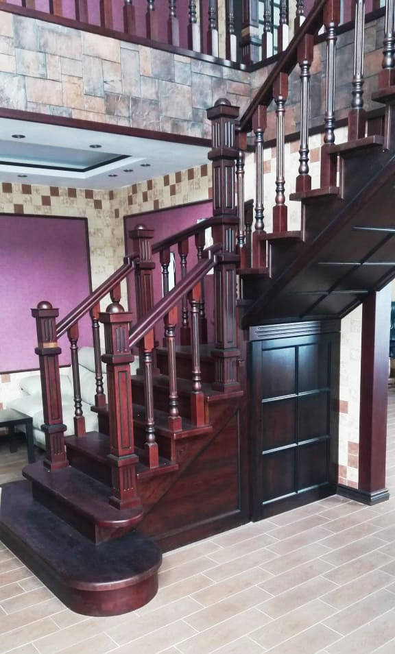 Дизайнерская лестница из массива дуб