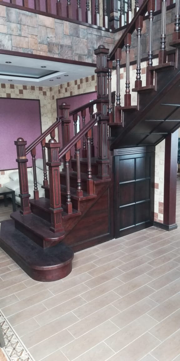 Дизайнерская лестница из массива дуб