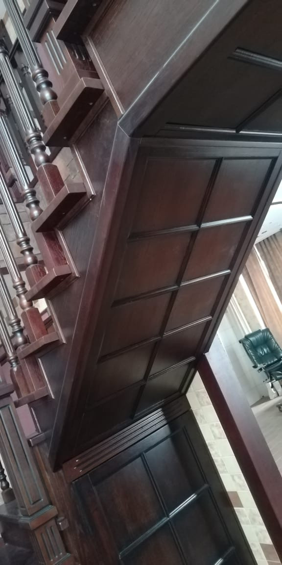 Дизайнерская лестница из массива дуб