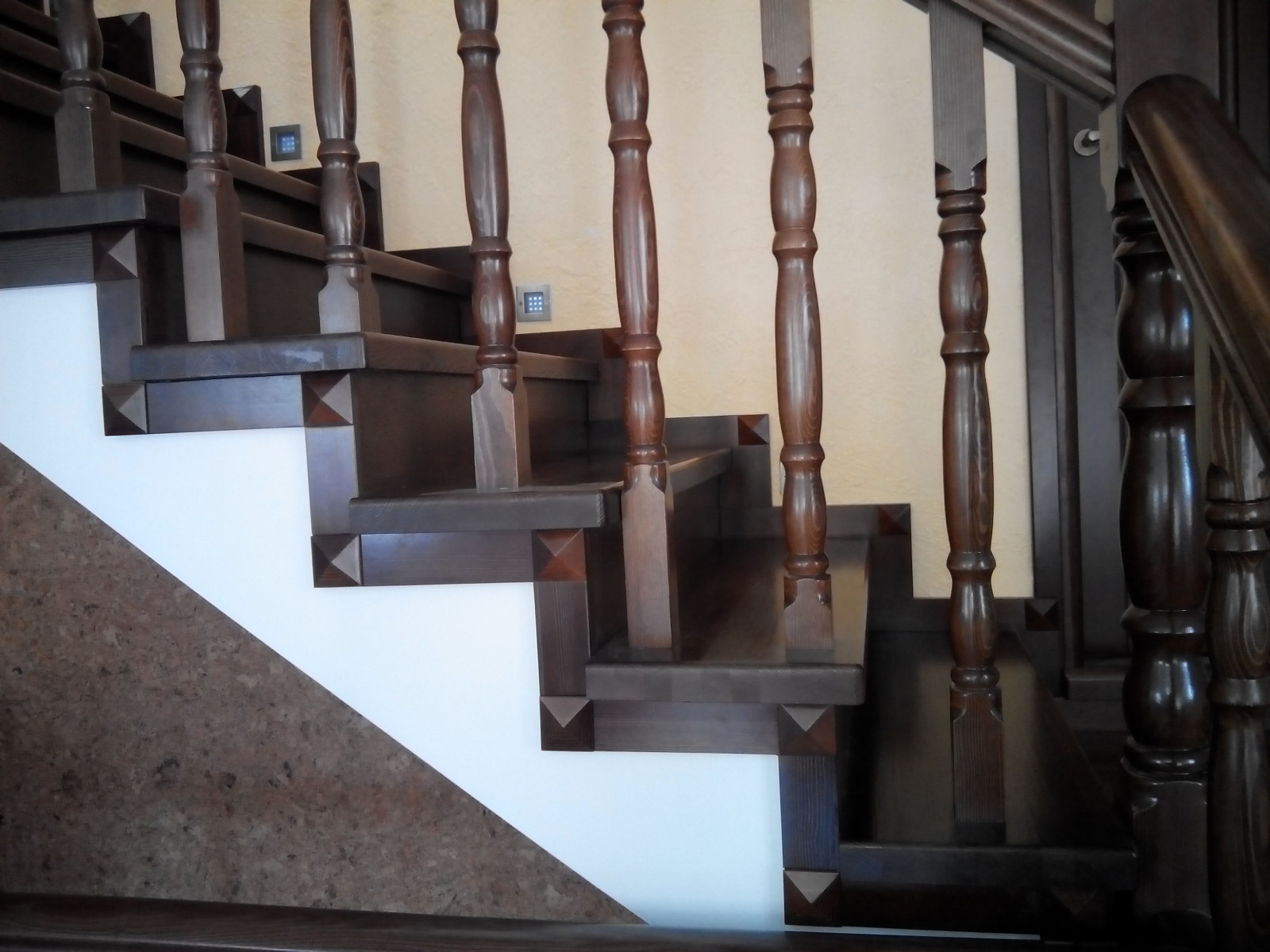 Интерьер из массива ясень