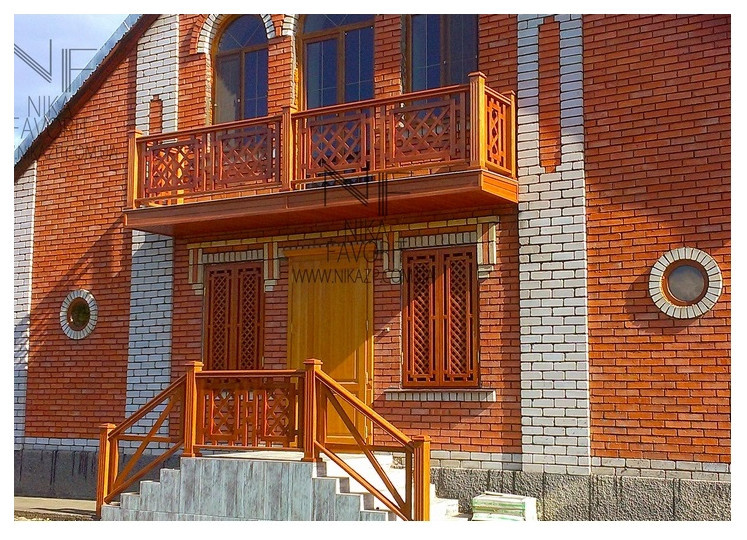 HOUSE WOOD TRIM EXTERIOR