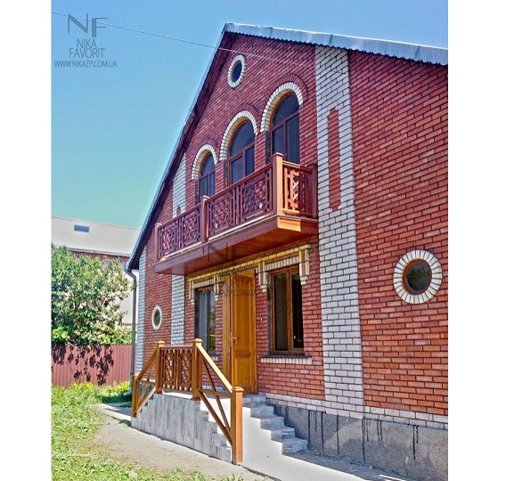 HOUSE WOOD TRIM EXTERIOR