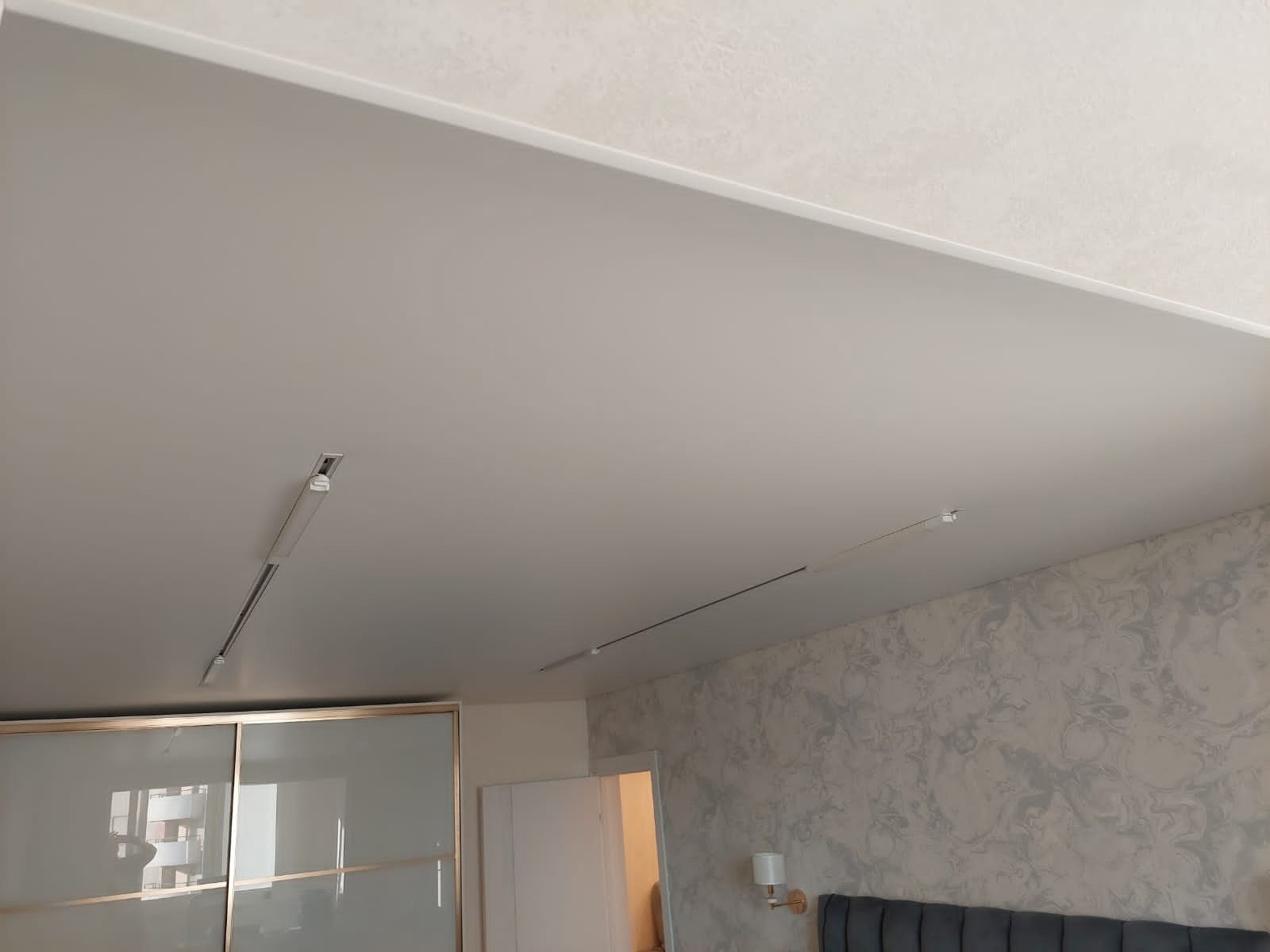 Теневой натяжной потолок